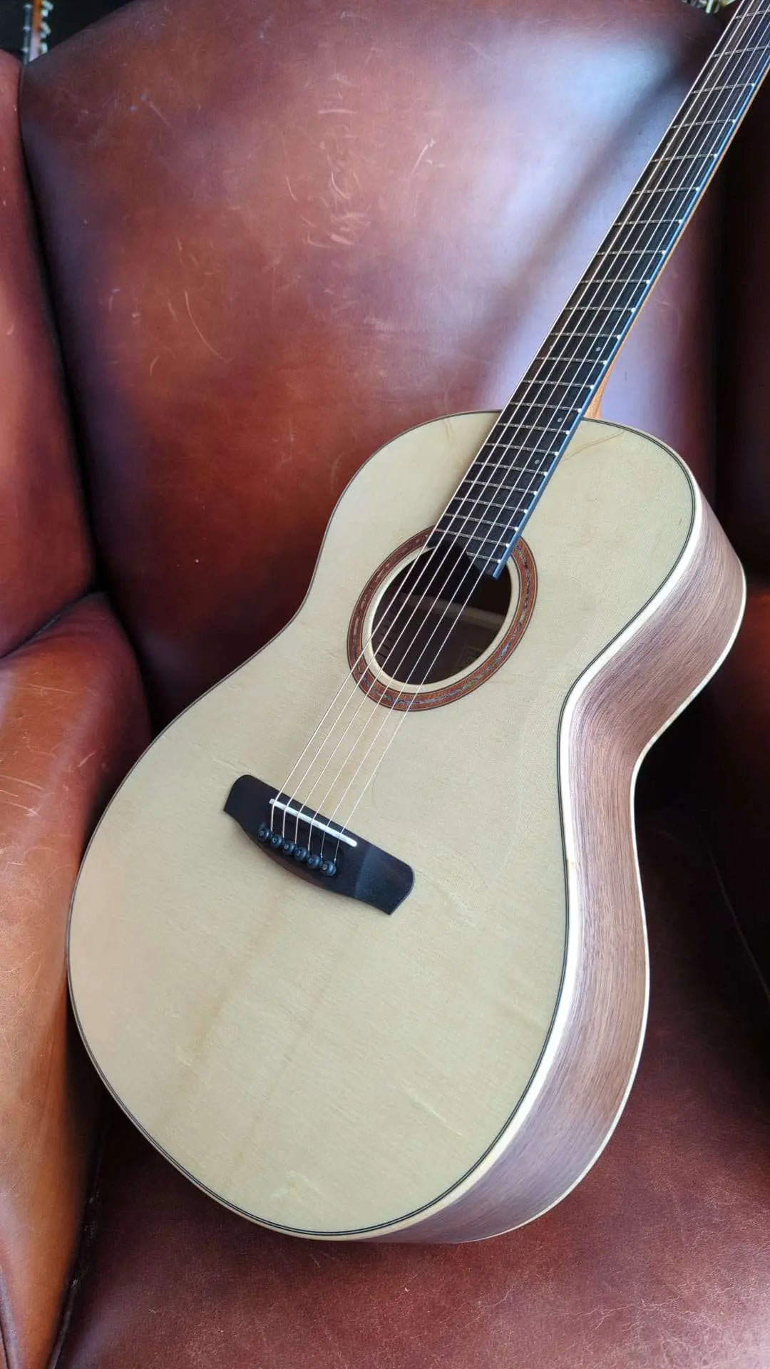 Dowina Walnut OMG Deluxe (Torrified Semi - Gloss Swiss Moon Spruce) - Richards Guitars Of Stratford Upon Avon