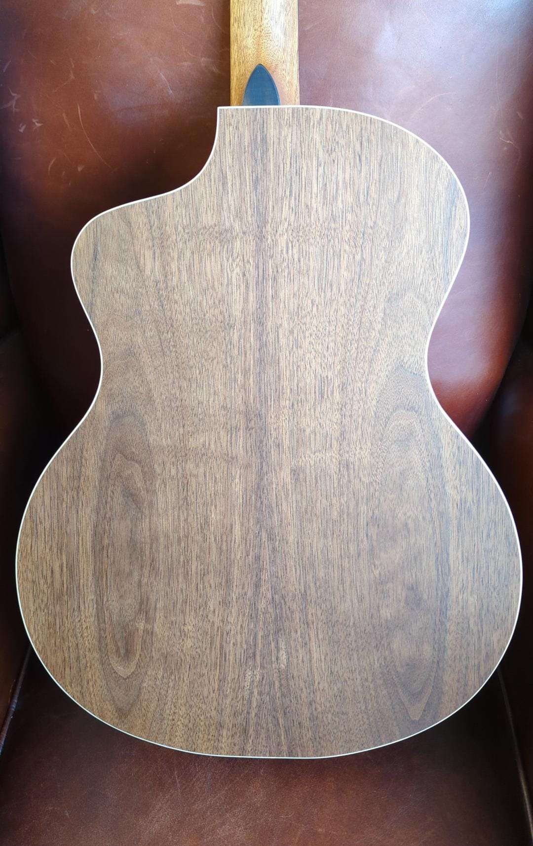 Dowina Walnut Tribute GAC - Richards Guitars Of Stratford Upon Avon