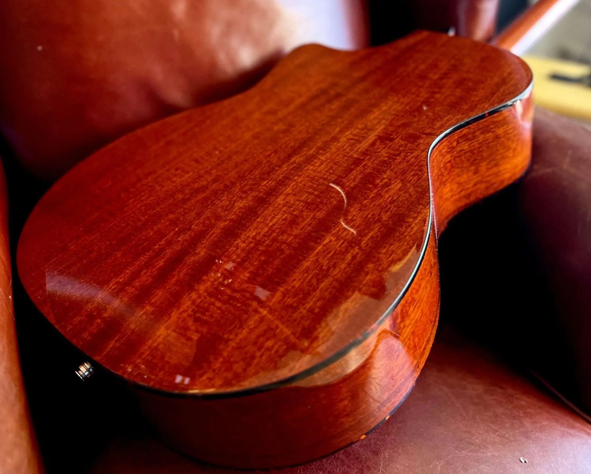 Eastman AC122 - 2CE - DLX - SB (Price inc. Custom Pro Setup Package) - Richards Guitars Of Stratford Upon Avon