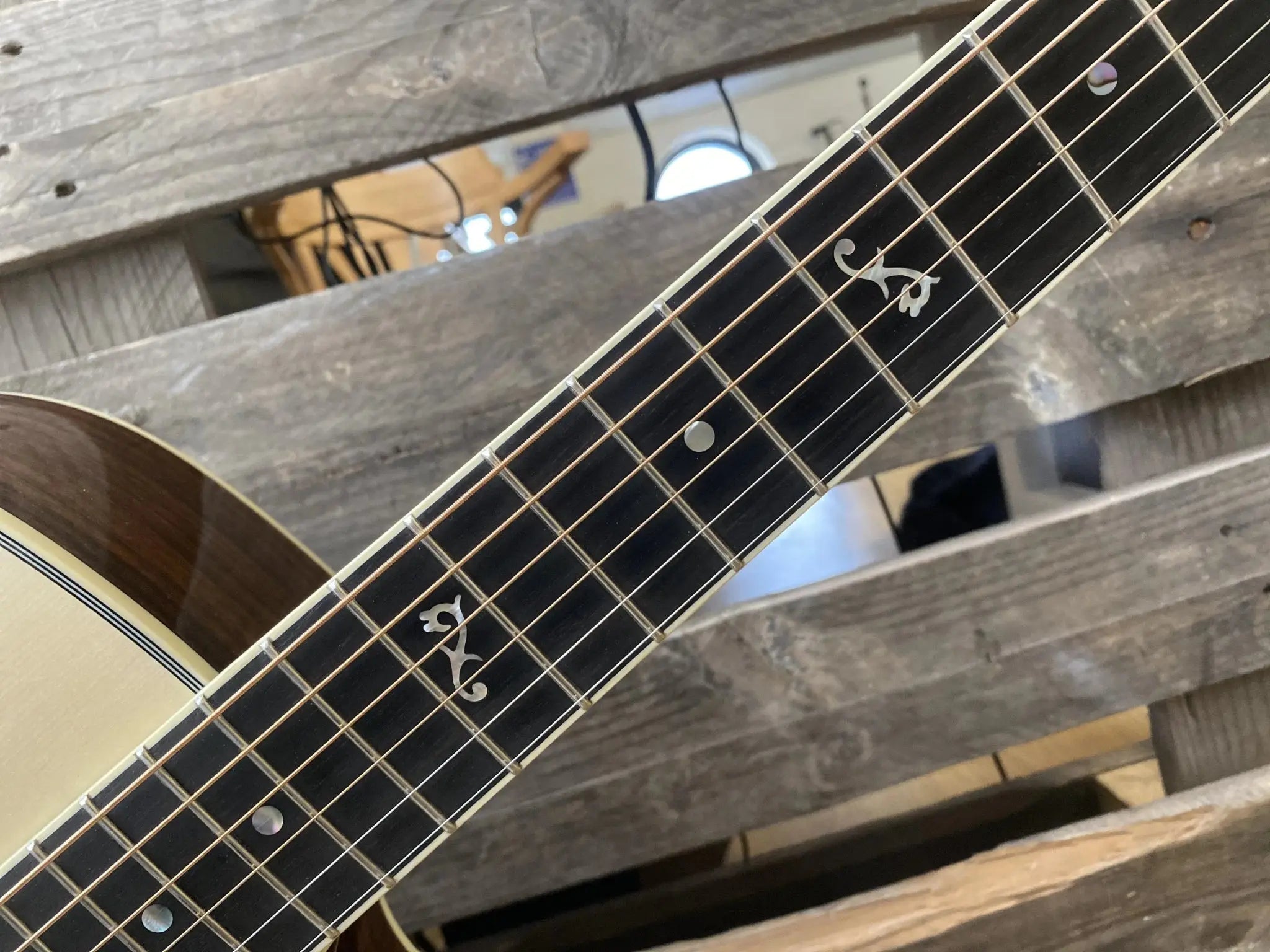 Eastman AC422LCE Grand Auditorium w/ cutaway and LR Baggs VTC Left Handed (Price inc. Custom Pro Setup Package) - Richards Guitars Of Stratford Upon Avon