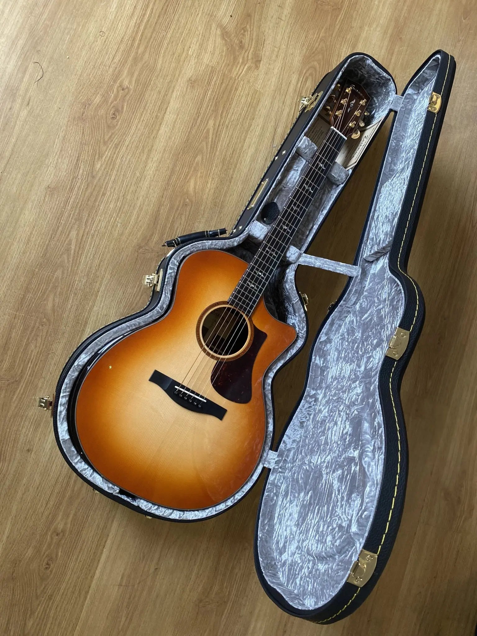 Eastman AC722CE - DF Grand Auditorium w/ cutaway (Price inc. Custom Pro Setup Package) - Richards Guitars Of Stratford Upon Avon