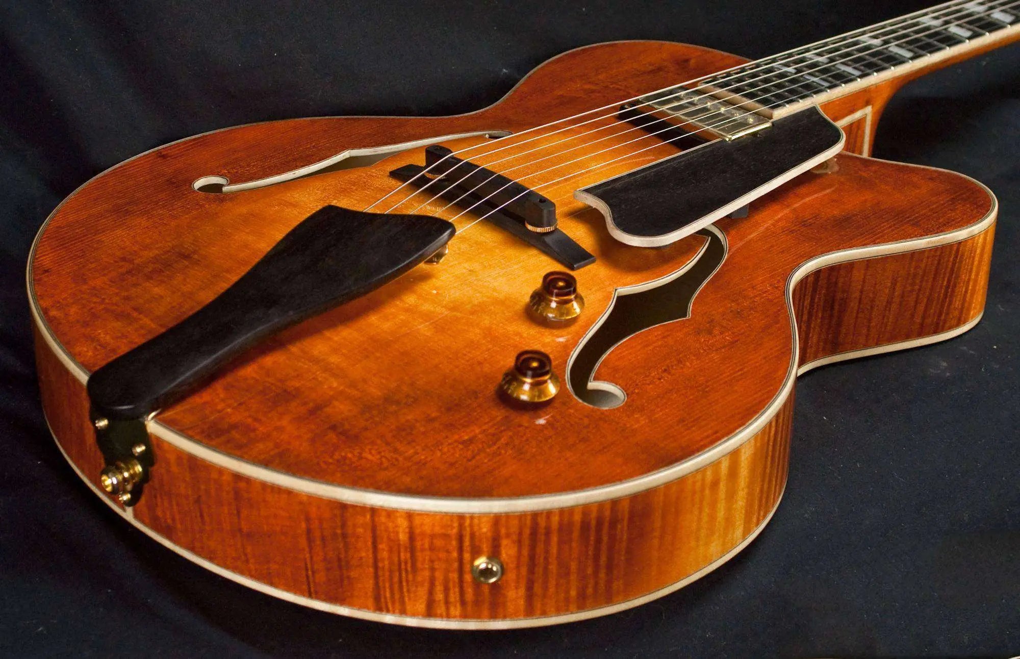 Eastman AR580CE HB (Price inc. Custom Pro Setup Package) - Richards Guitars Of Stratford Upon Avon