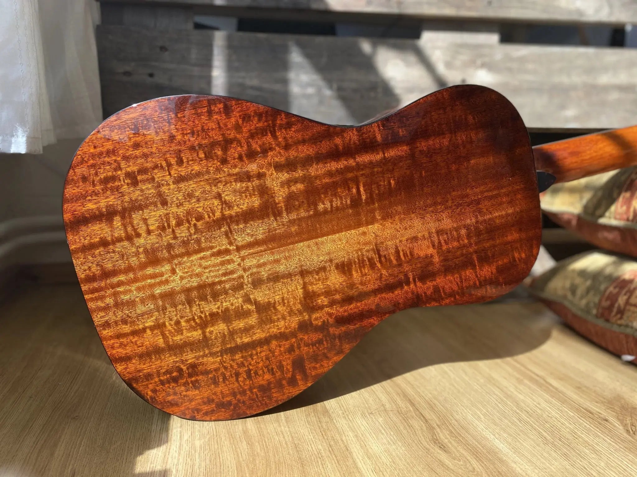 Eastman E10PL Parlour model Left handed (Price inc. Custom Pro Setup Package) - Richards Guitars Of Stratford Upon Avon