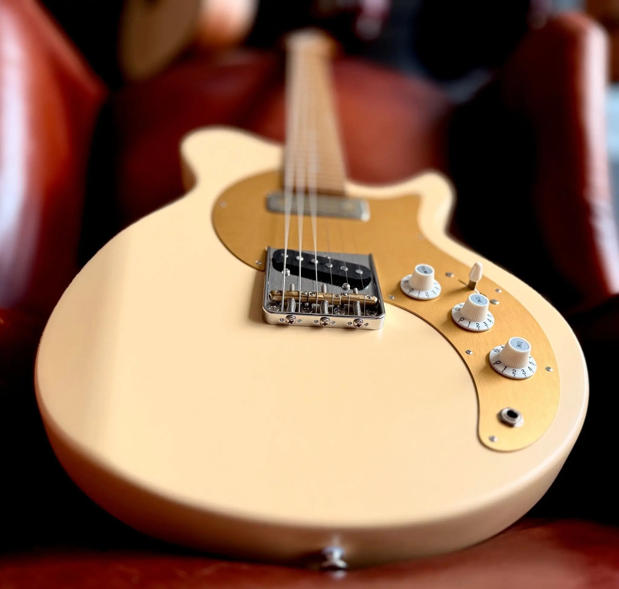 Eastman Fullertone SC52 Desert Sand (Price inc. Custom Pro Setup Package) - Richards Guitars Of Stratford Upon Avon