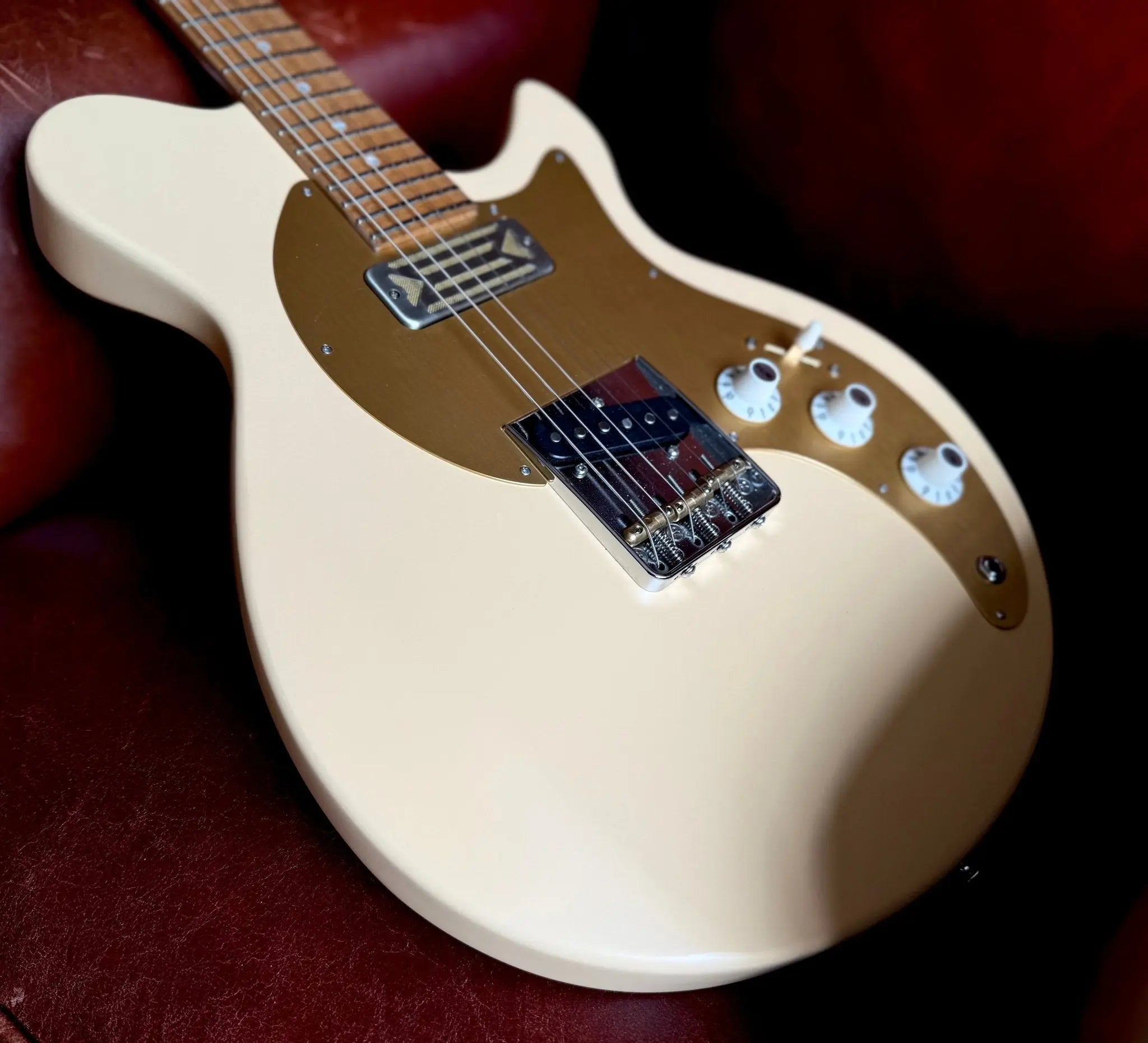 Eastman Fullertone SC52 Desert Sand (Price inc. Custom Pro Setup Package) - Richards Guitars Of Stratford Upon Avon