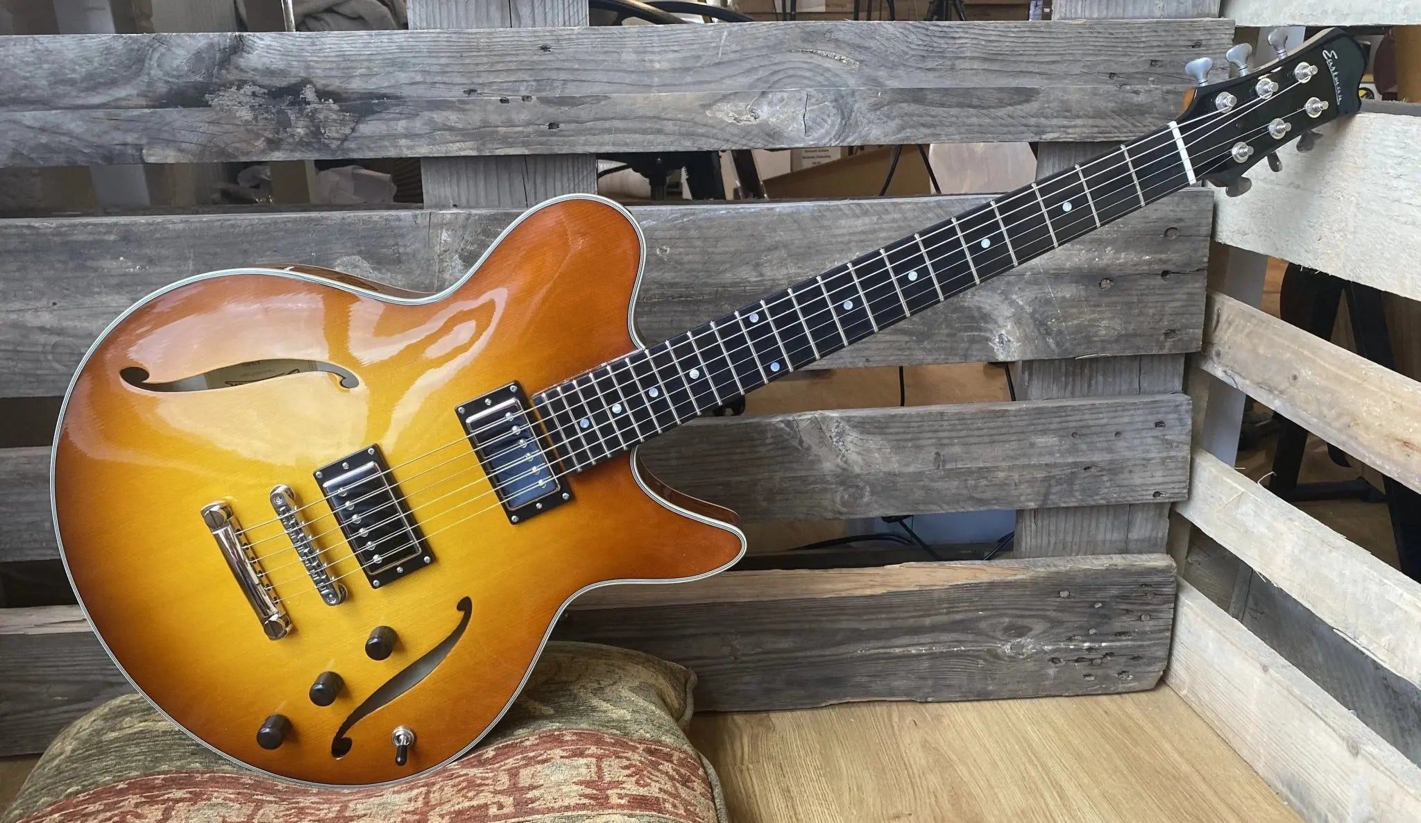 Eastman Romeo (Price inc. Custom Pro Setup Package) - Richards Guitars Of Stratford Upon Avon