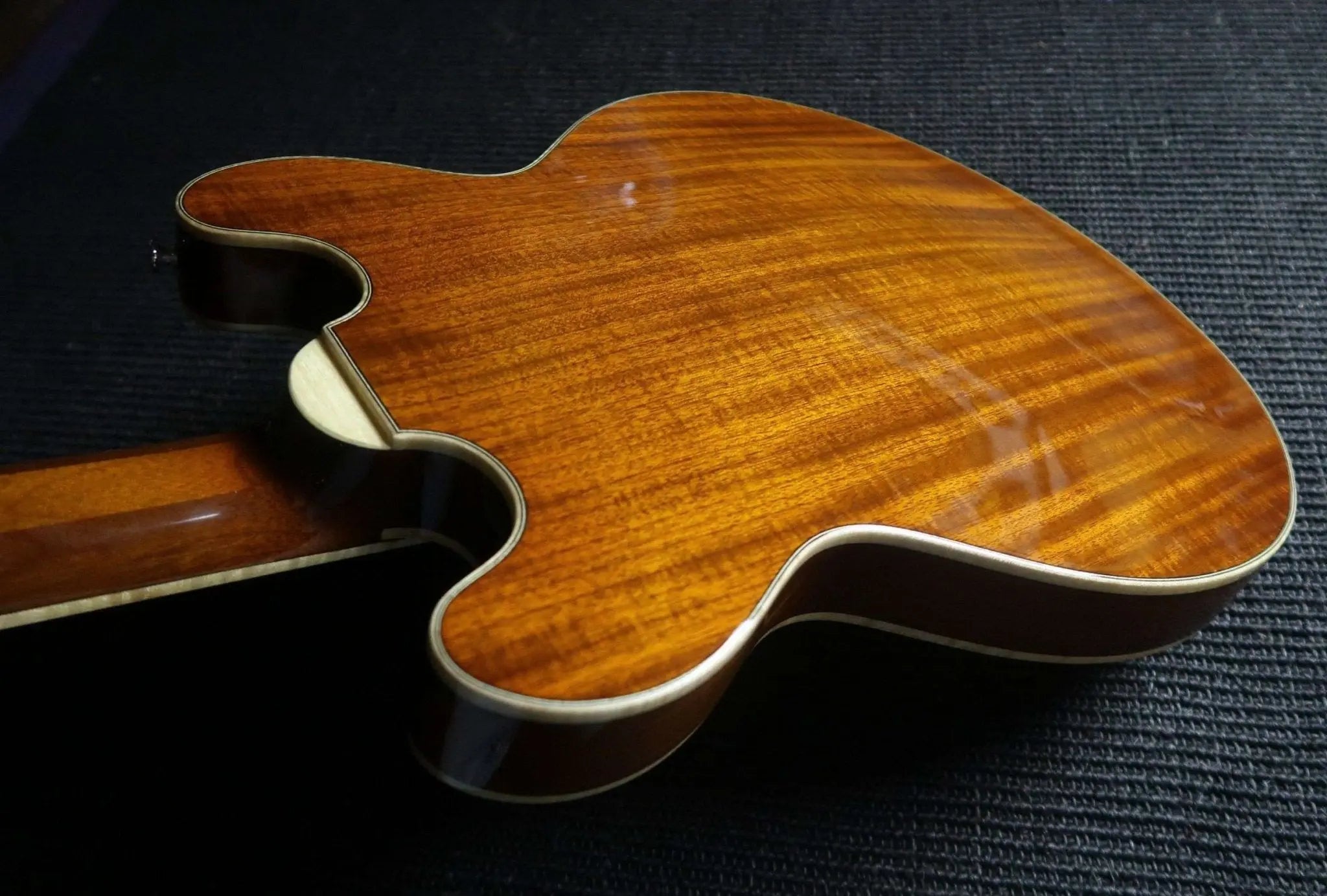 Eastman T184mx GB (Price inc. Custom Pro Setup Package) - Richards Guitars Of Stratford Upon Avon