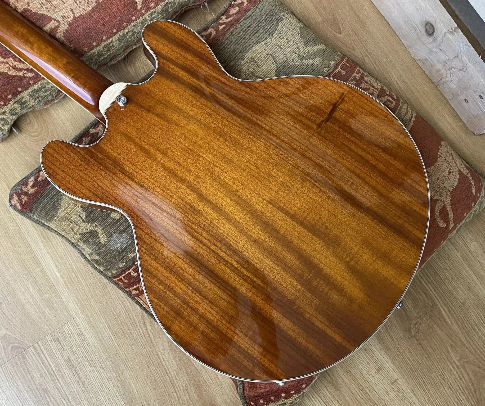 Eastman T186mx GB (Price inc. Custom Pro Setup Package) - Richards Guitars Of Stratford Upon Avon