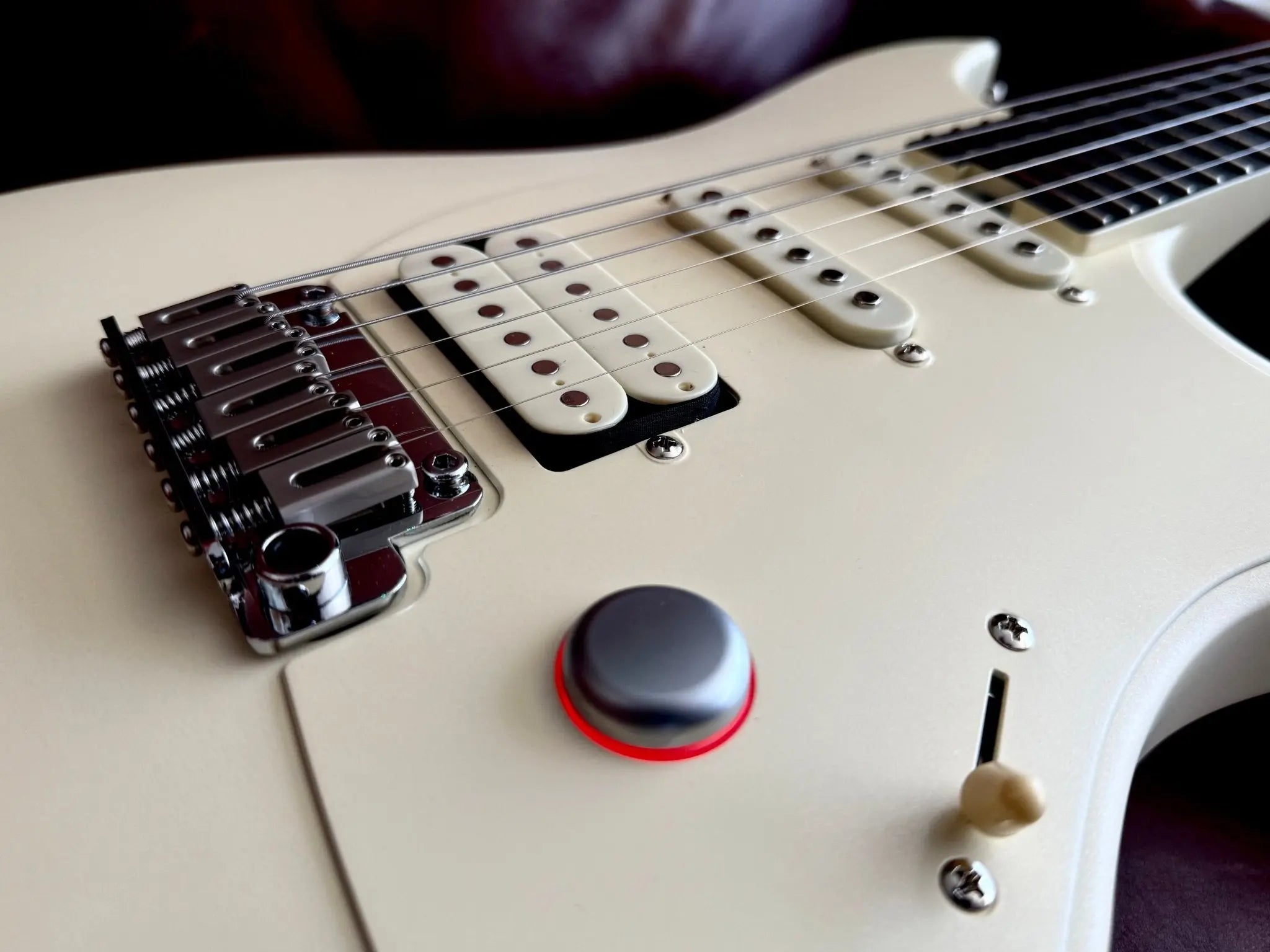 Enya Inspire Electric Smart Guitar in White - Richards Guitars Of Stratford Upon Avon