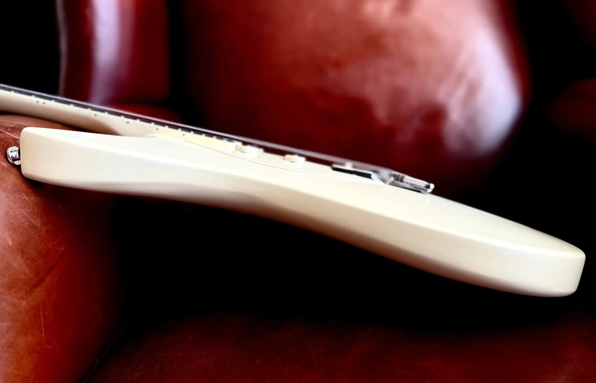 Enya Inspire Electric Smart Guitar in White - Richards Guitars Of Stratford Upon Avon