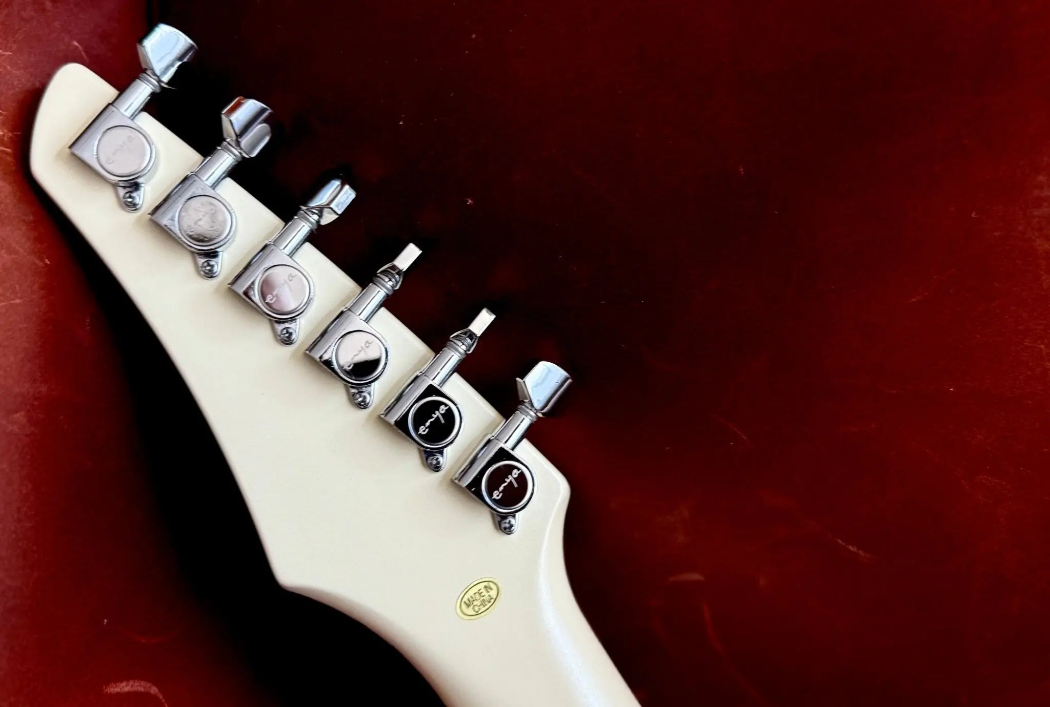 Enya Inspire Electric Smart Guitar in White - Richards Guitars Of Stratford Upon Avon