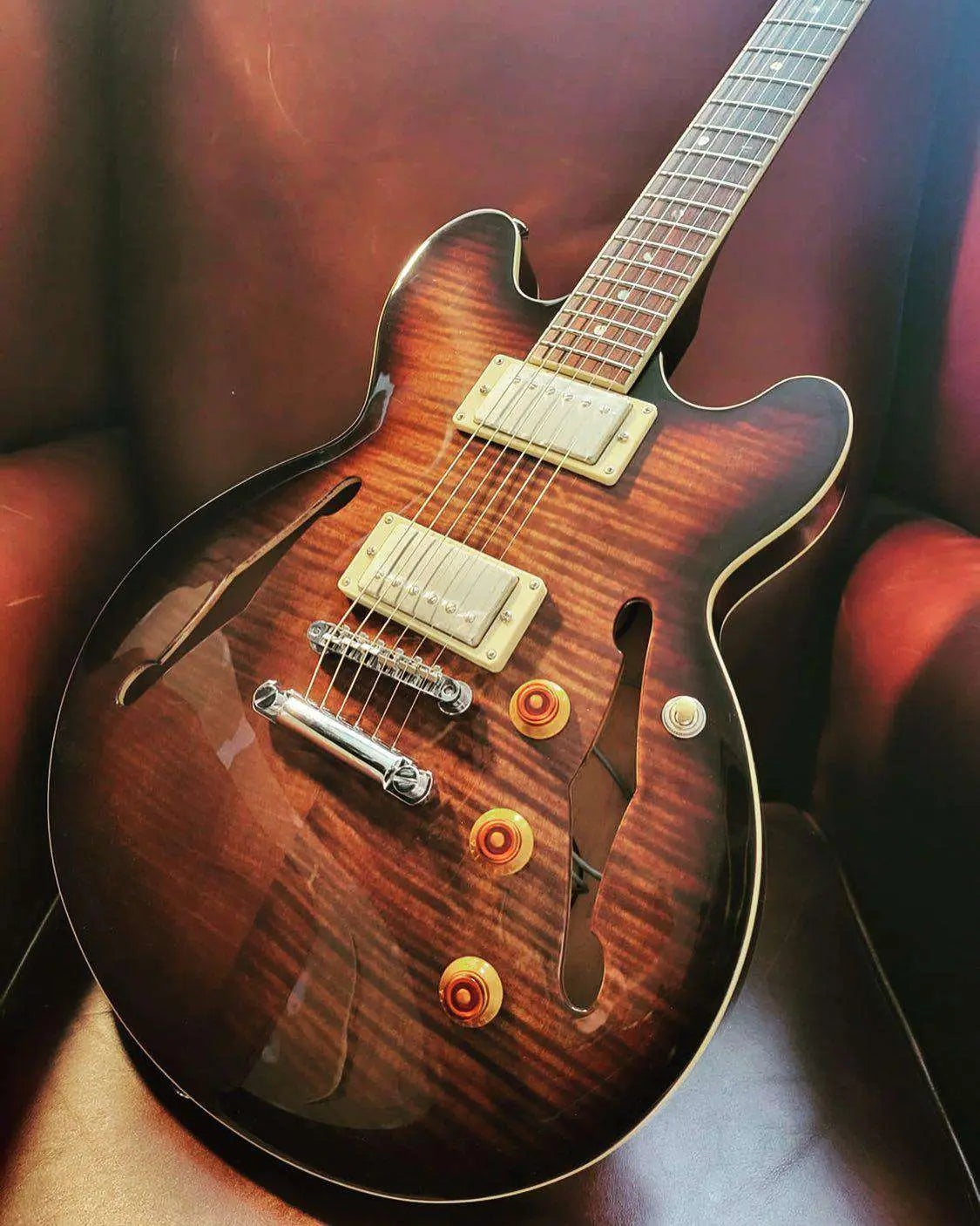 FRET KING ELISE CUSTOM - WALNUT (Includes Our £85 Pro Setup Free) - Richards Guitars Of Stratford Upon Avon