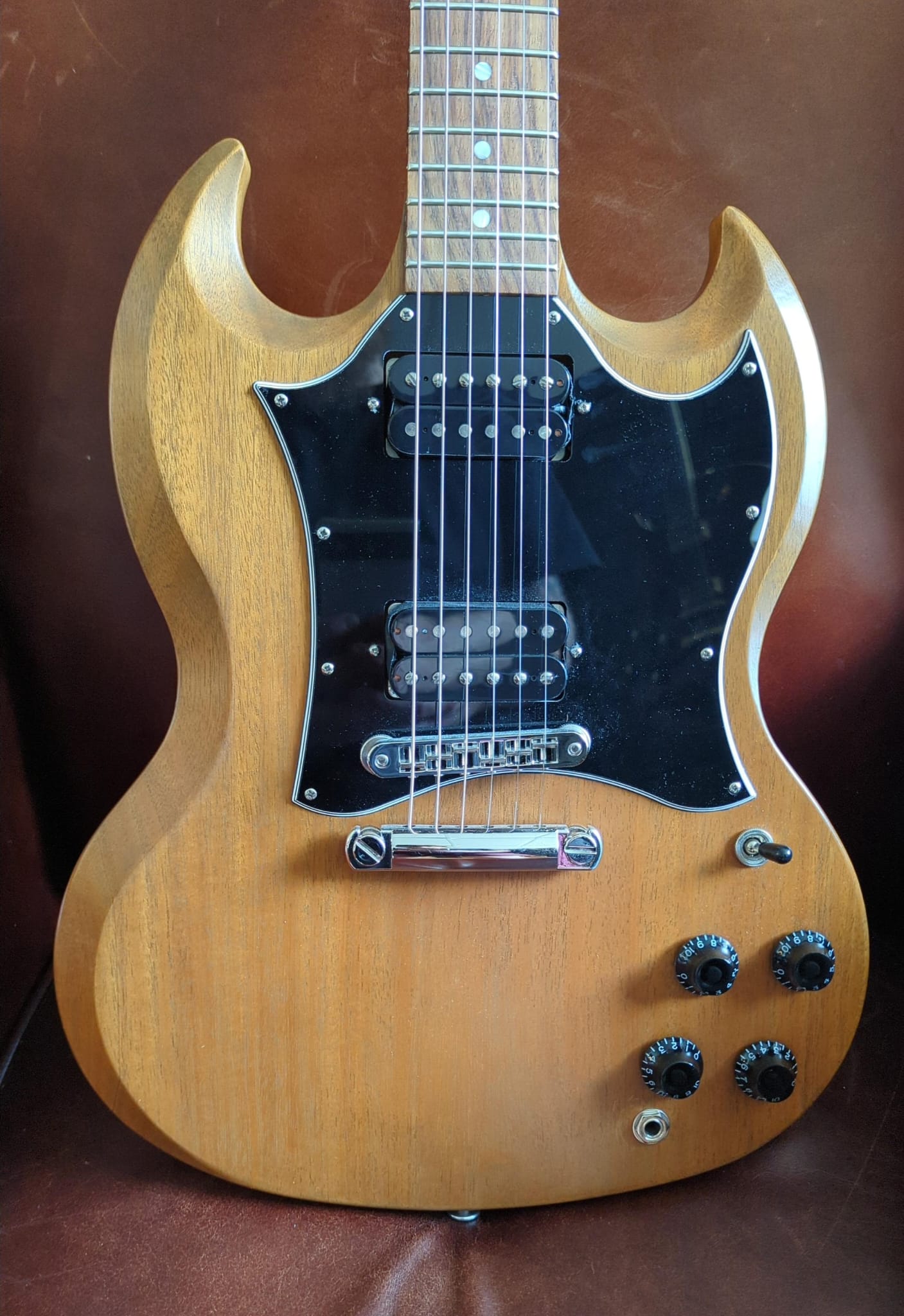 Gibson Tribute SG in Natural Walnut (used) - Richards Guitars Of Stratford Upon Avon