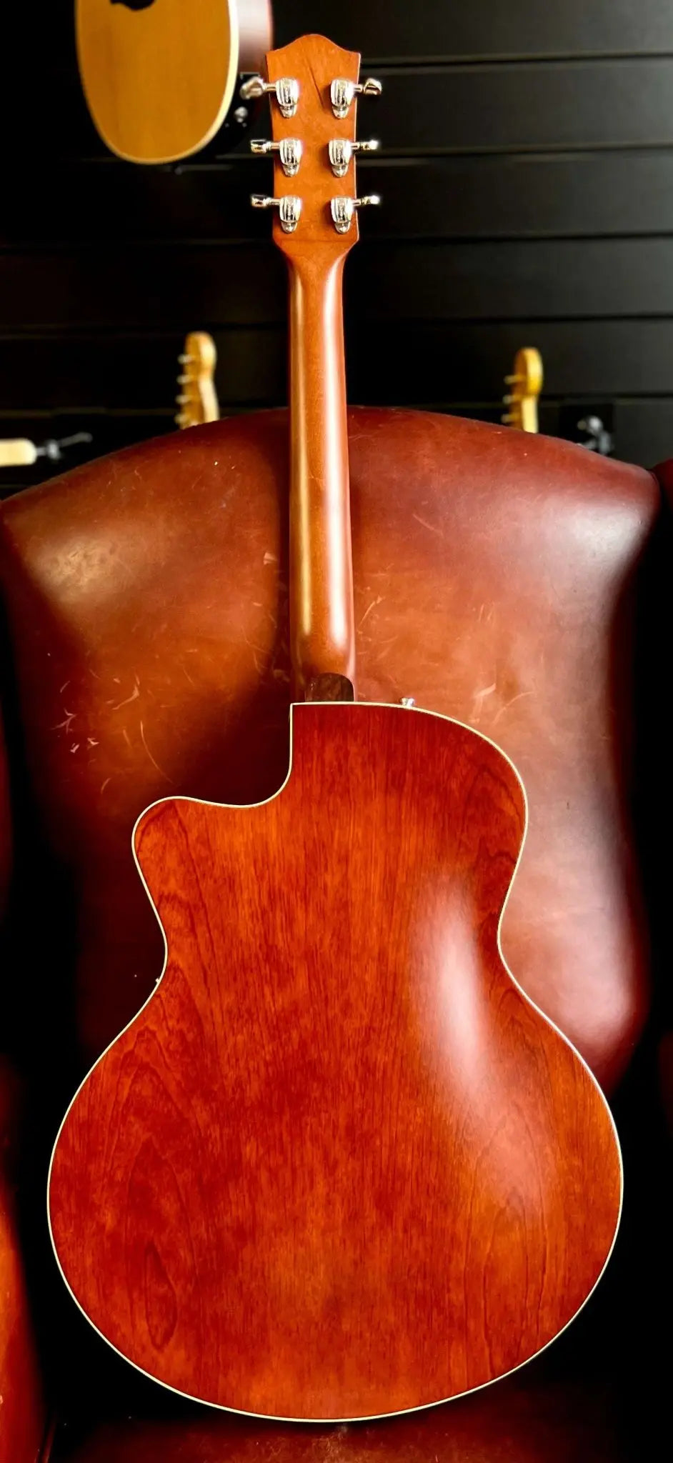 GODIN 5th Avenue CW Kingpin II Cognac Burst - Richards Guitars Of Stratford Upon Avon