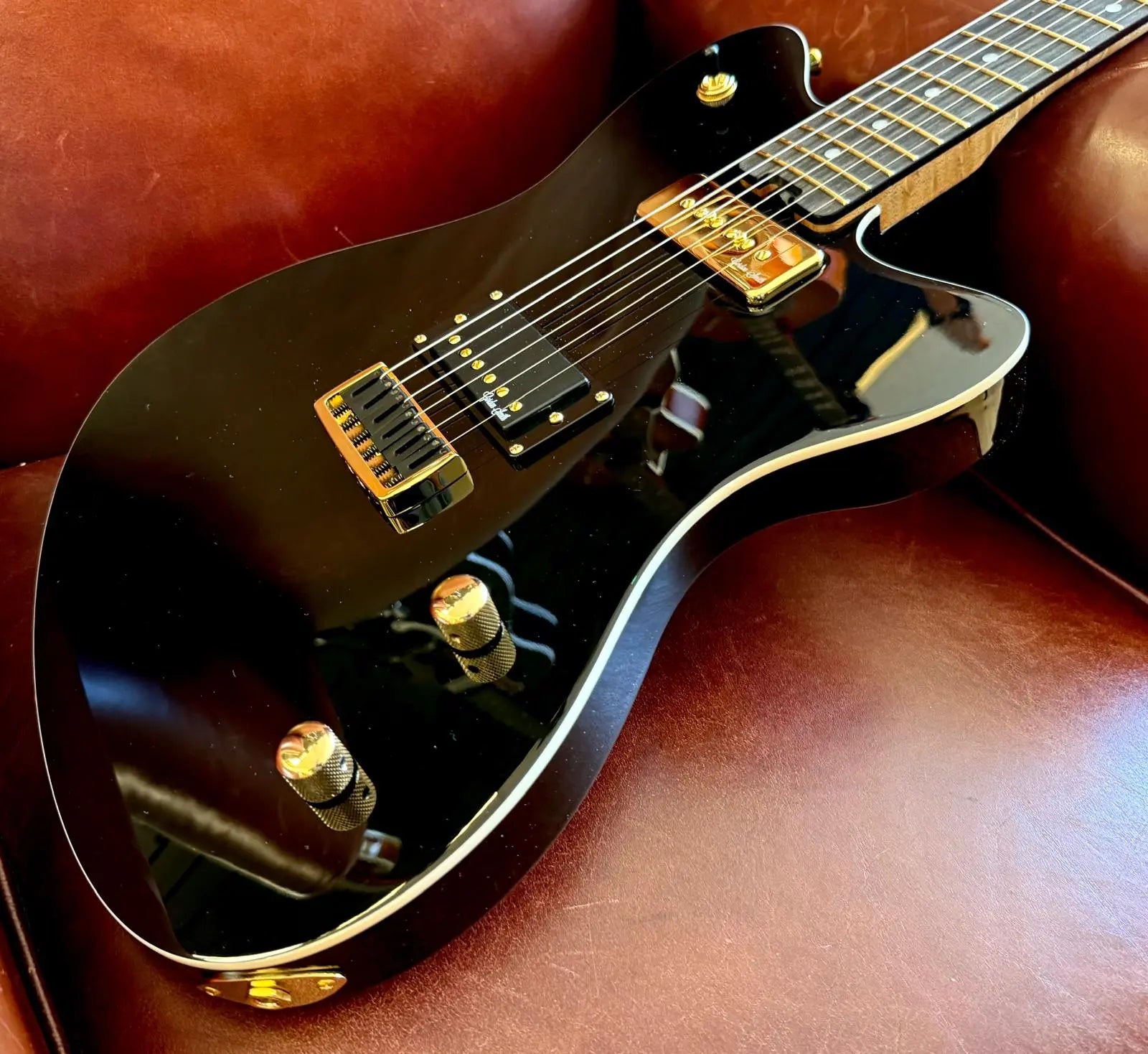 Gordon Smith Gatsby Deluxe - Jet Black - Richards Guitars Of Stratford Upon Avon