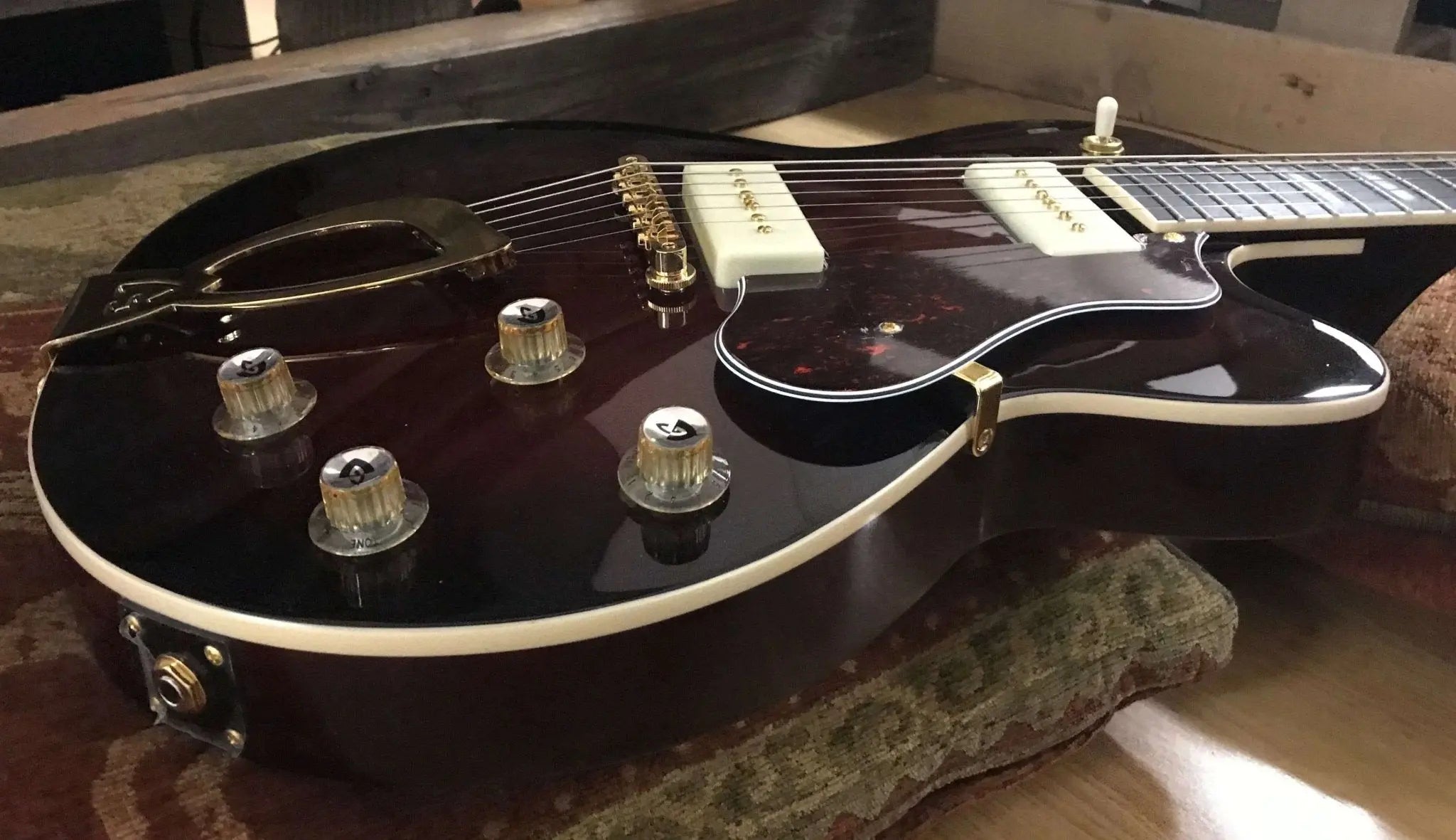 Guild ARISTOCRAT P90 VSB - Richards Guitars Of Stratford Upon Avon