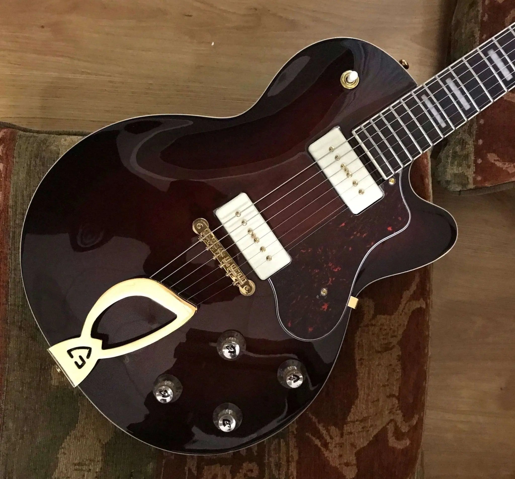 Guild ARISTOCRAT P90 VSB - Richards Guitars Of Stratford Upon Avon