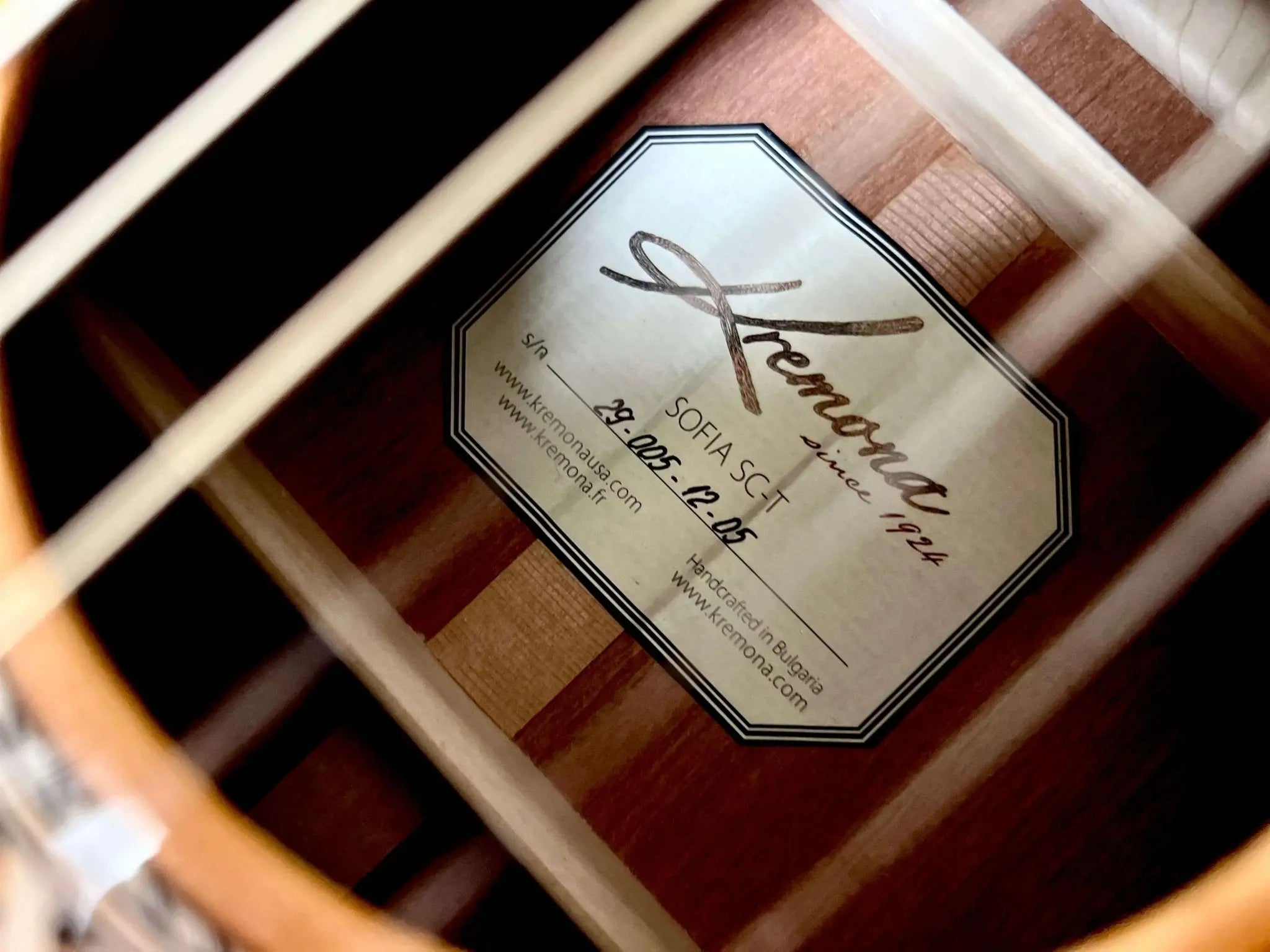 Kremona SOFIA SC Solid Red Cedar, Solid Sapelli - Richards Guitars Of Stratford Upon Avon