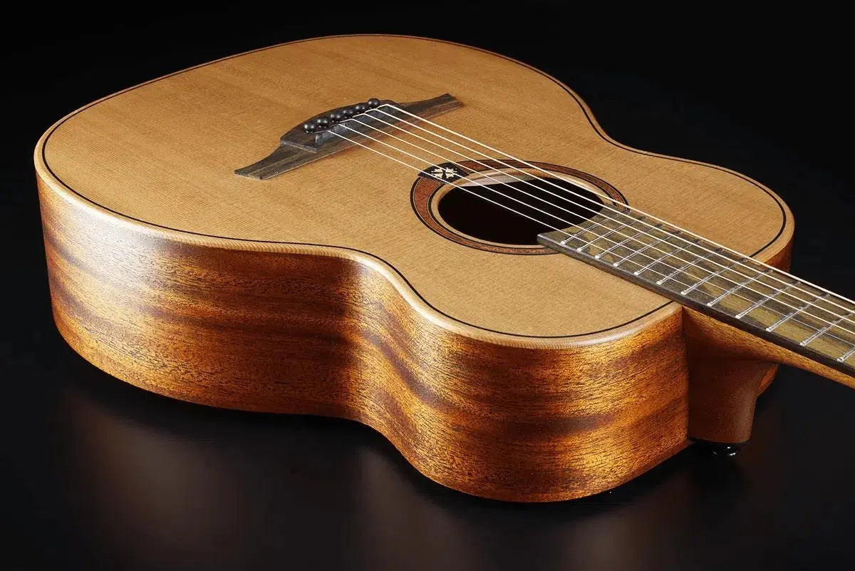 TRAVEL STANDARD TRAVEL - RCE TRAVEL RED CEDAR ELECTRO - Richards Guitars Of Stratford Upon Avon