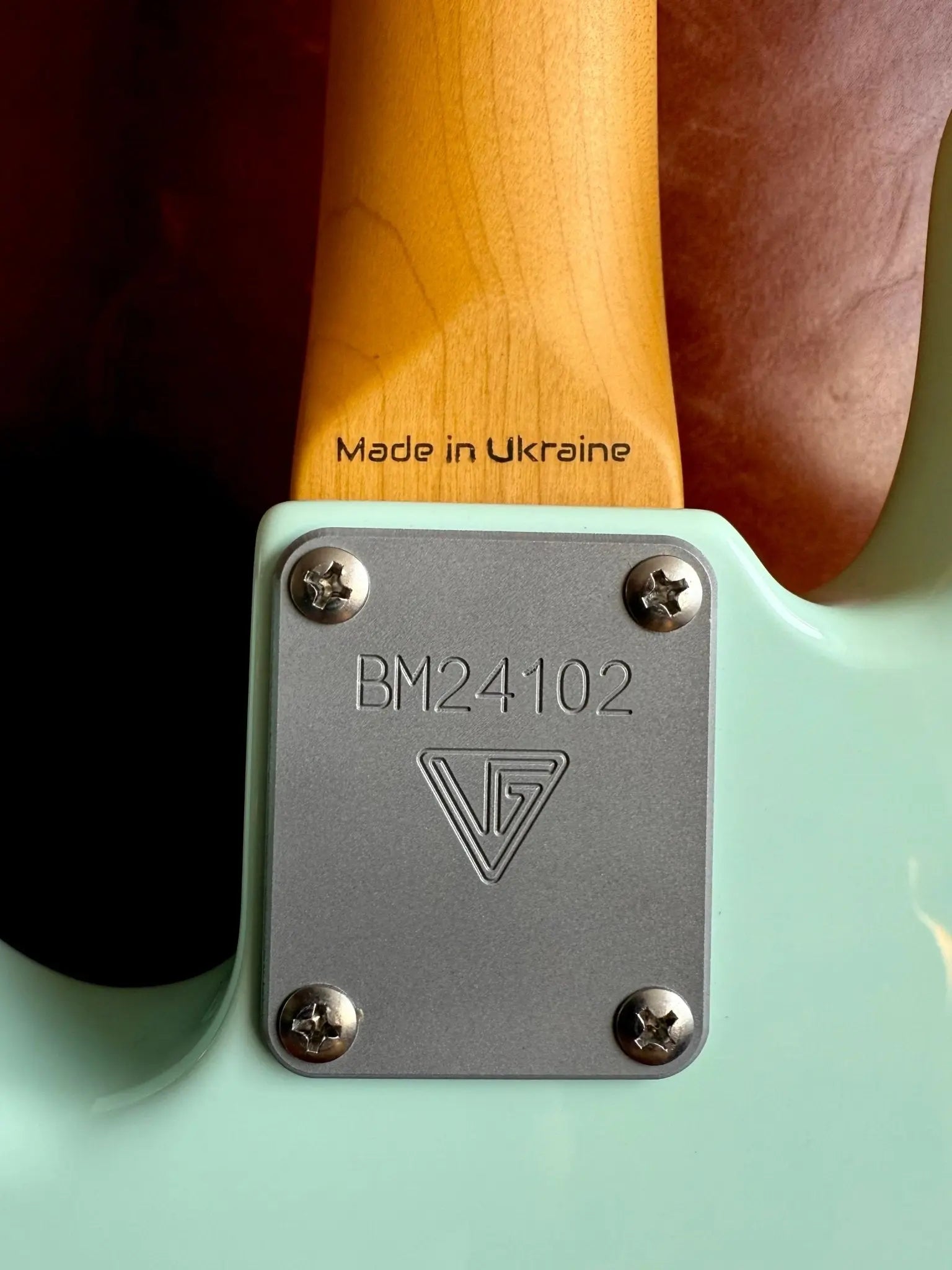 Valiant Mini Bass - Richards Guitars Of Stratford Upon Avon