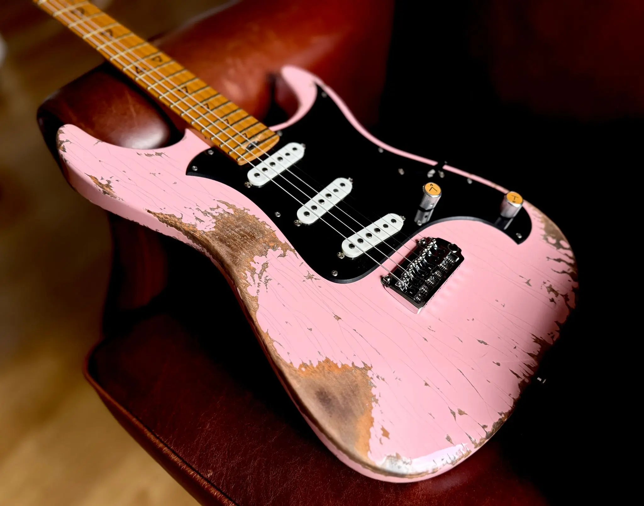 Valiant Soothsayer Distressed Mola Pink - Richards Guitars Of Stratford Upon Avon