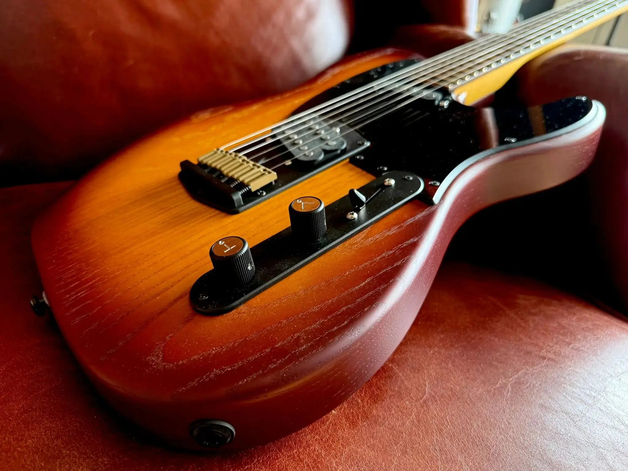 Valiant Titan Sunburst With Stainless Steel Frets Upgrade - Richards Guitars Of Stratford Upon Avon