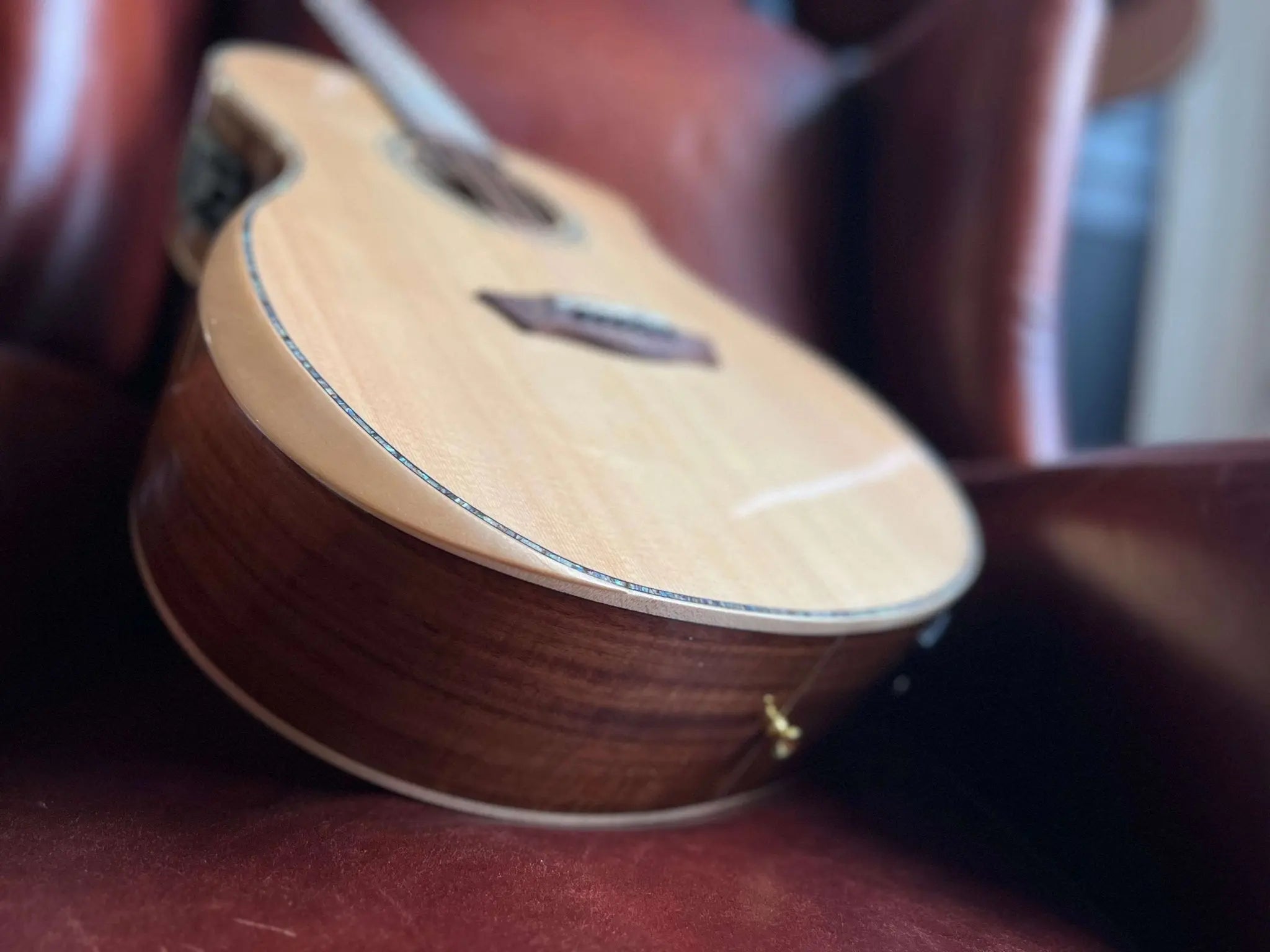 Washburn Bella Tono ALLURE SC56S - Natural Electro Acoustic Guitar - Richards Guitars Of Stratford Upon Avon