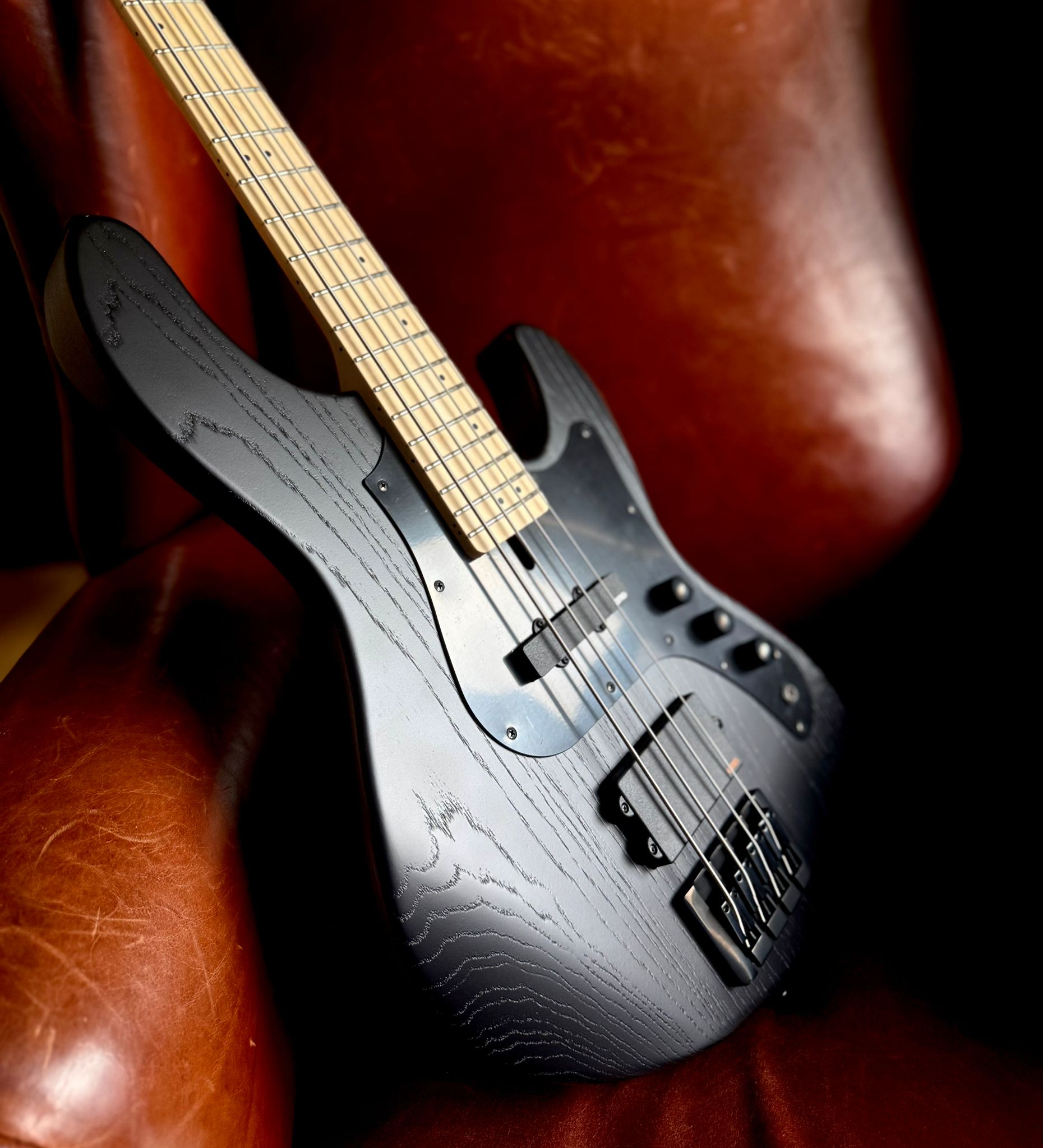 FGN J Standard Mighty Jazz JMJ2ASHDEM Open Pore Black Avec Housse