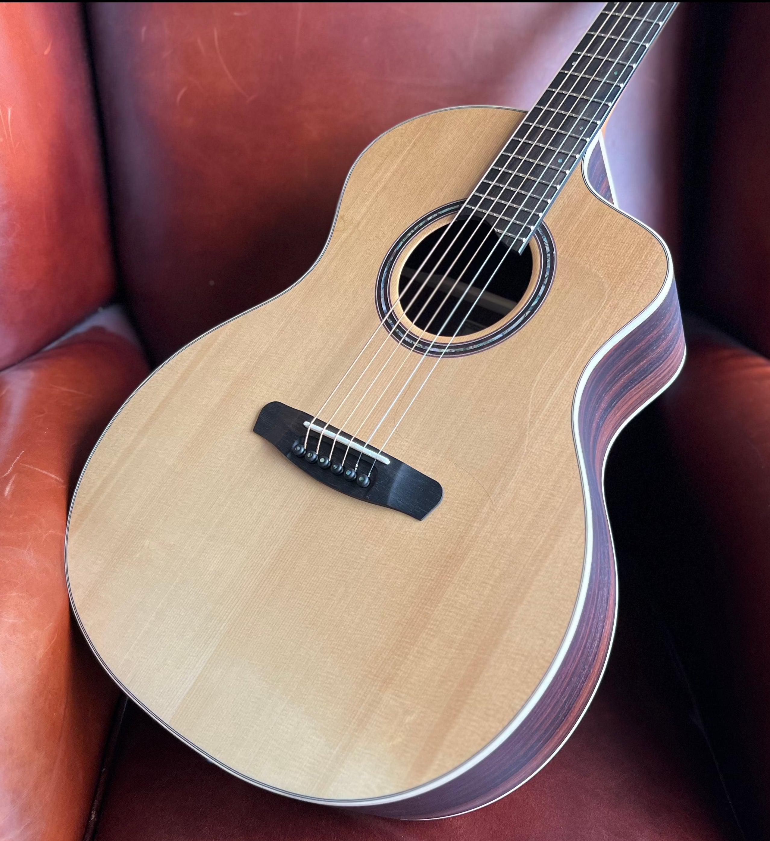 DOWINA ROSEWOOD GAC Swiss Moon Spruce Hand Made Custom Acoustic Guitar, Guitare acoustique en vente chez Richards Guitars.