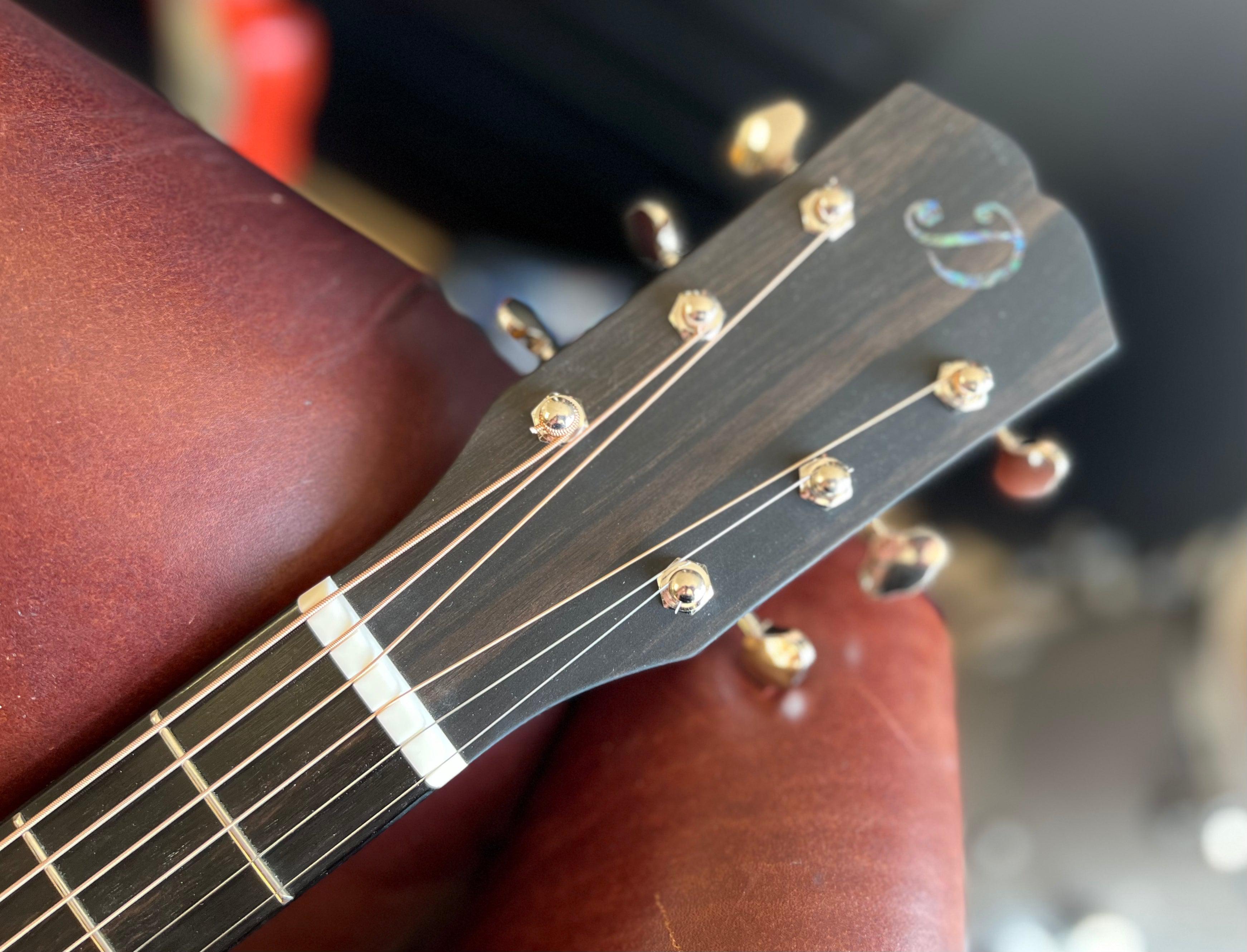 Dowina Acajou OMG Epicéa. OM Body Acoustic Guitar, Guitare acoustique en vente chez Richards Guitars.