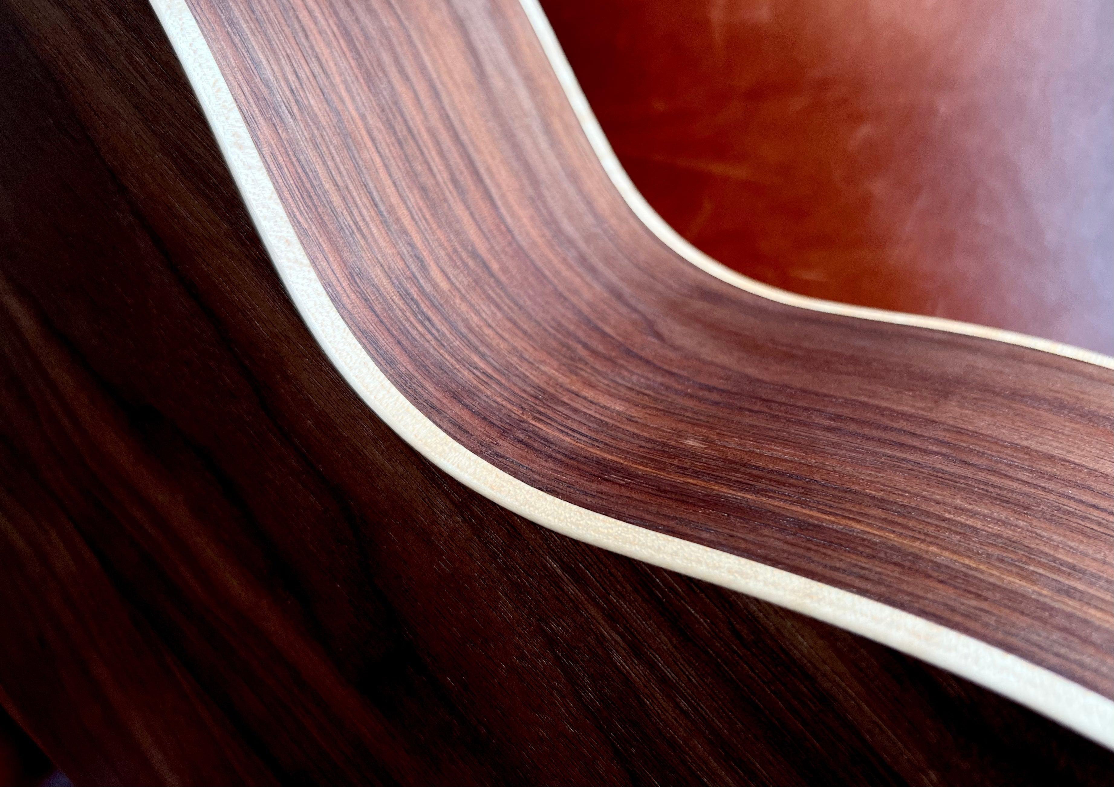 Dowina Walnut Tribute GAC, guitare acoustique en vente chez Richards Guitars.