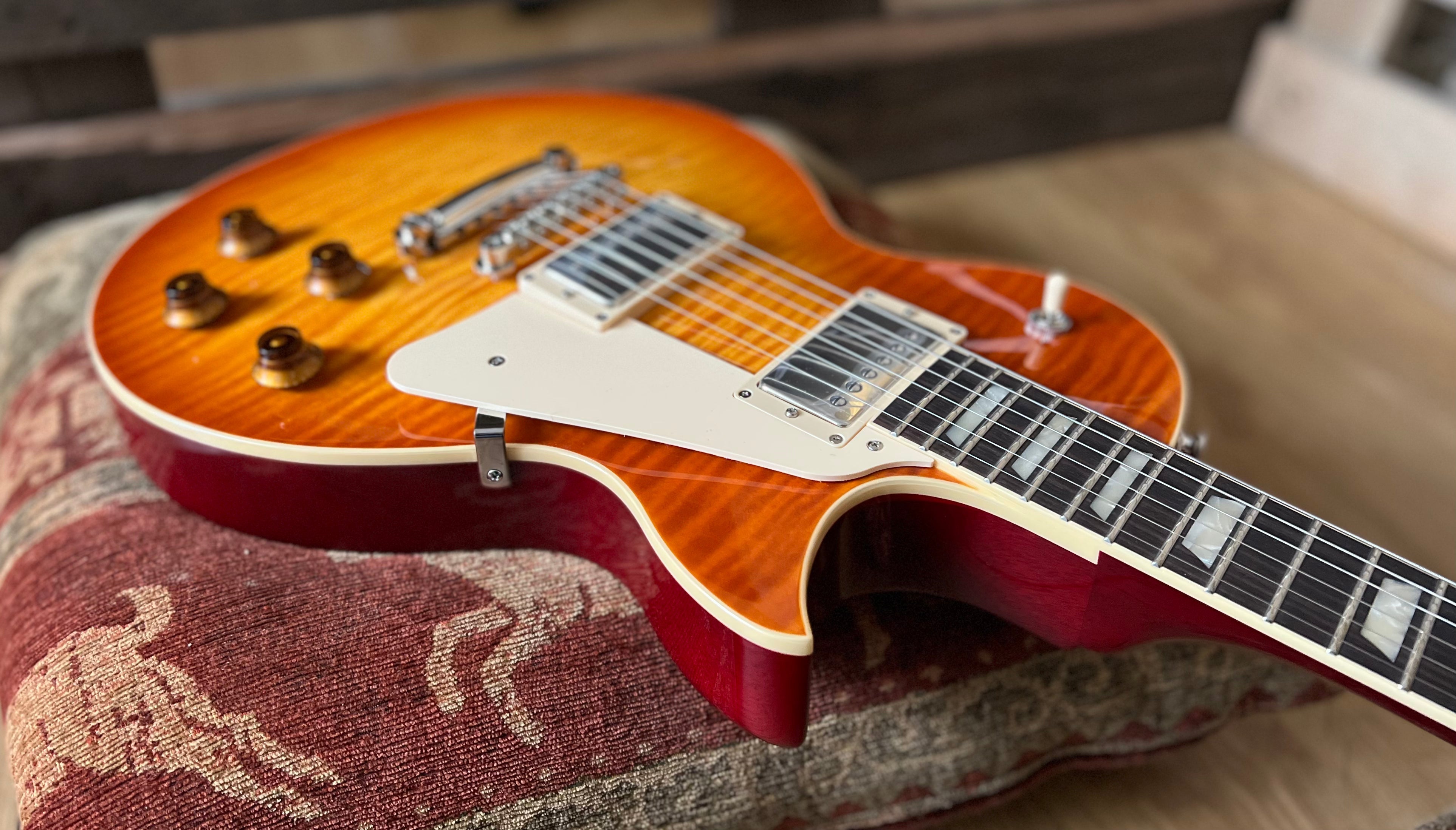 FGN Neo Classic NLS10RFM Faded Cherry Burst With Gig Bag, Guitare électrique en vente chez Richards Guitars.