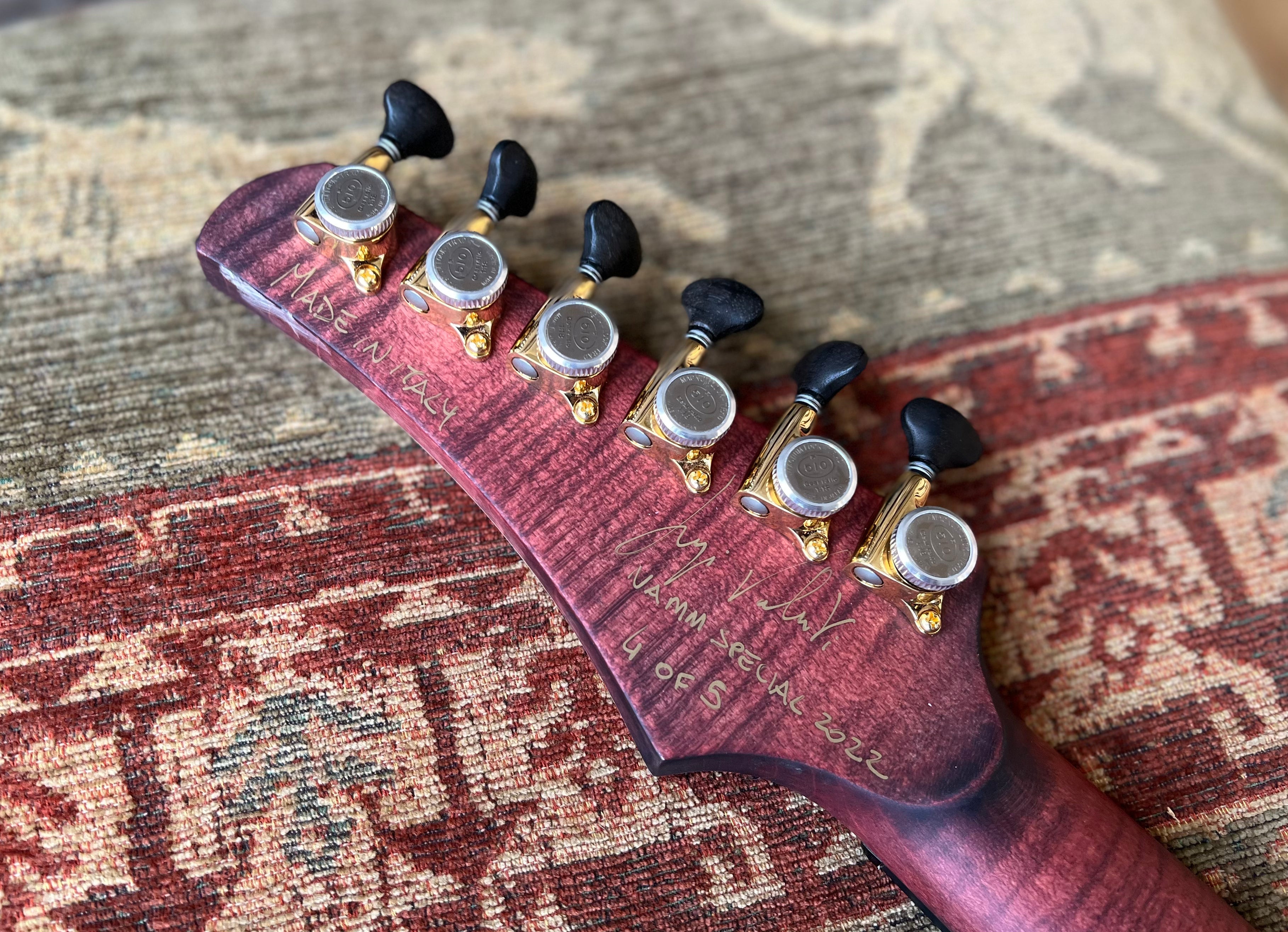 Valenti Nebula Carved, guitare électrique en vente chez Richards Guitars.