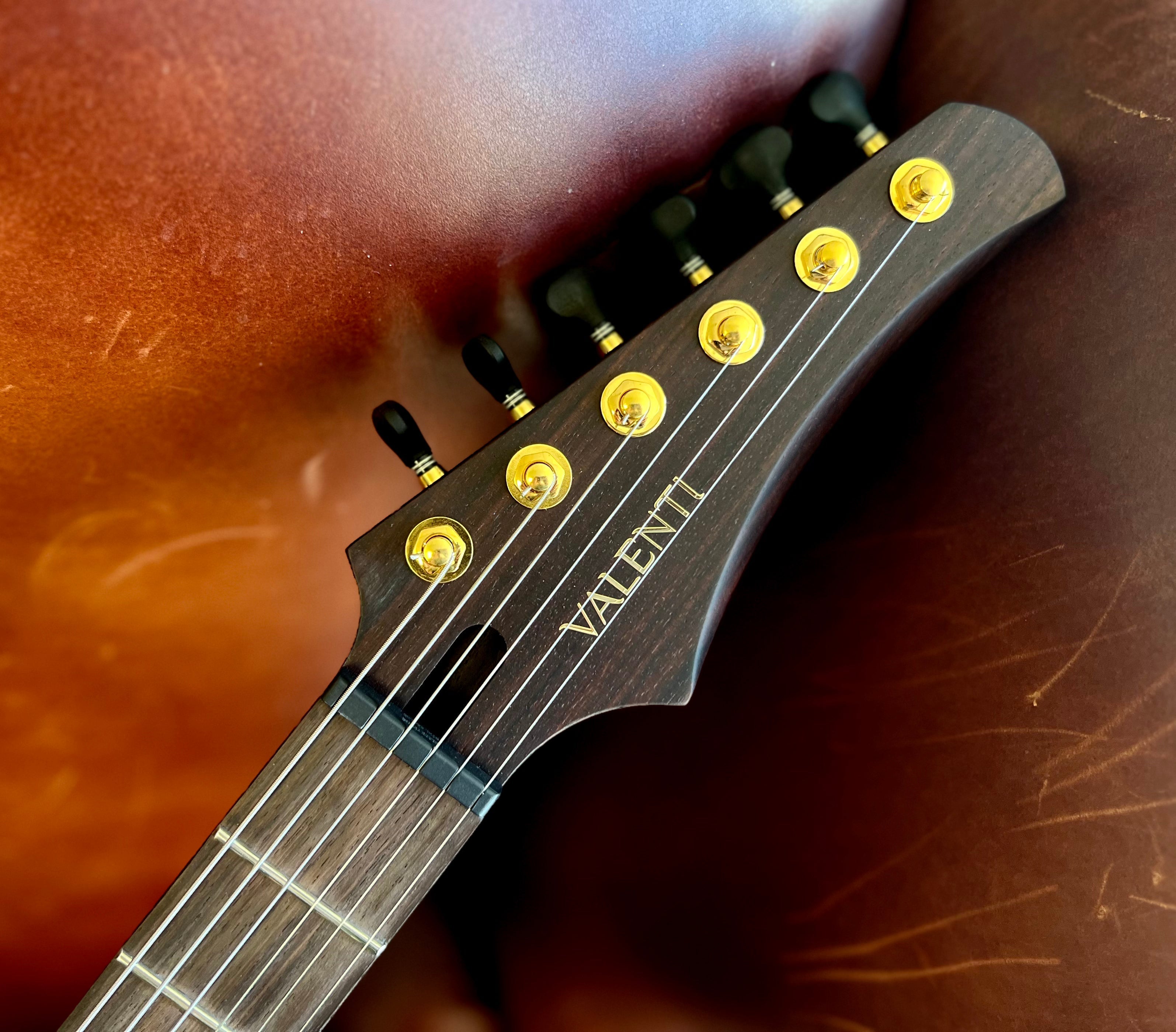 Valenti Nebula Semi Hollow All Rosewood, guitare électrique en vente chez Richards Guitars.