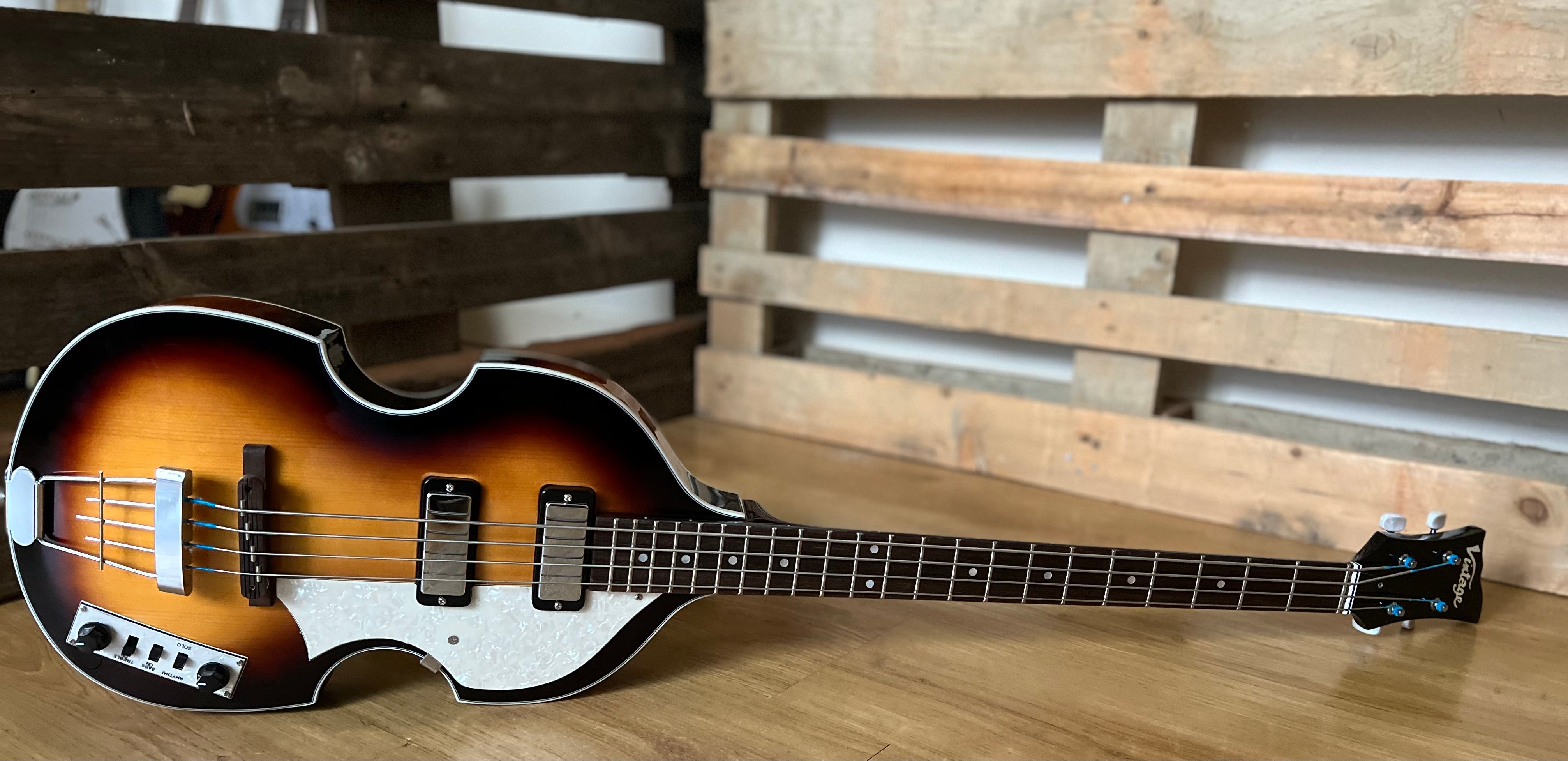 Guitare basse Vintage* VVB4SB, guitare basse à vendre chez Richards Guitars.