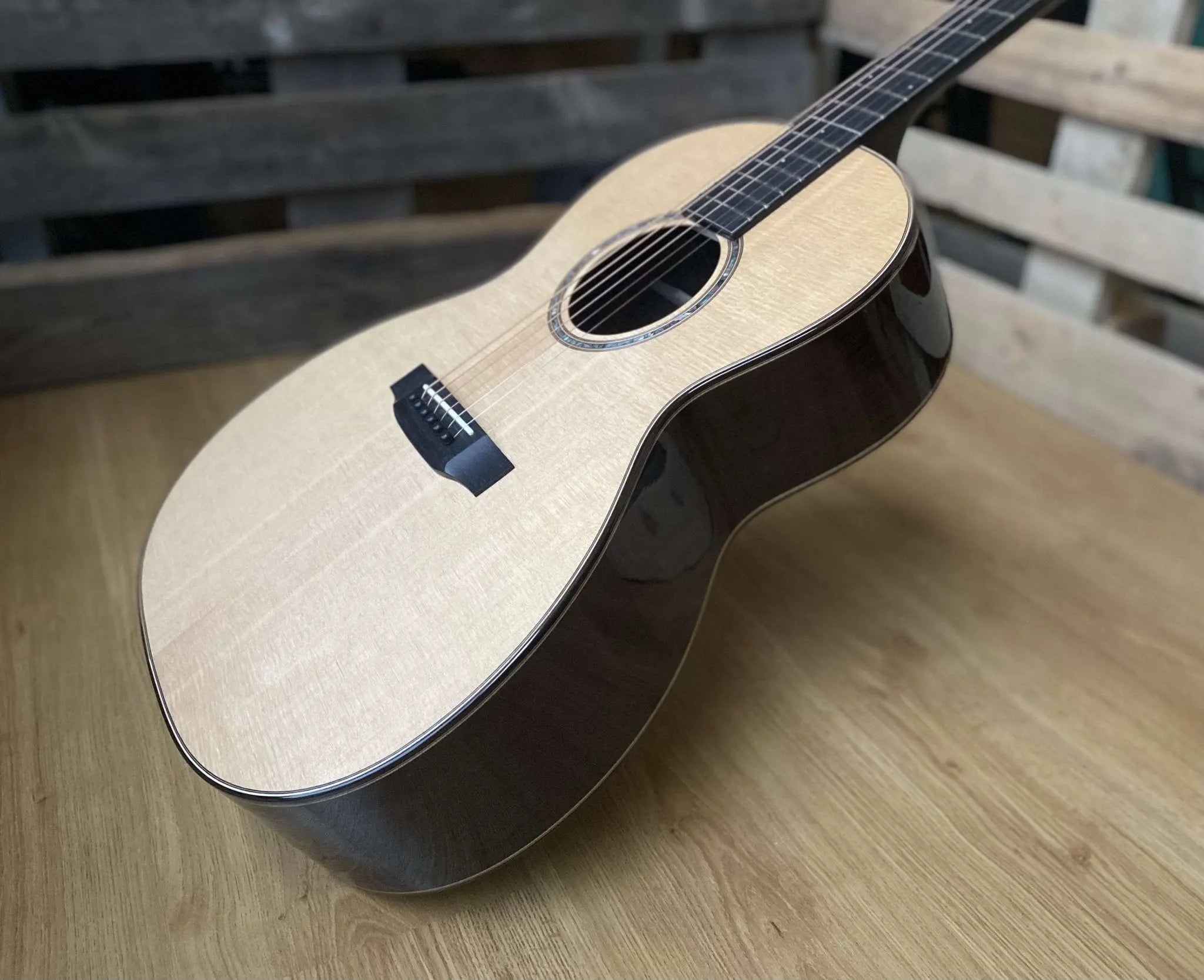 Auden Artist 45 Chester Full Body Spruce/Rosewood Full Body. - Richards Guitars Of Stratford Upon Avon