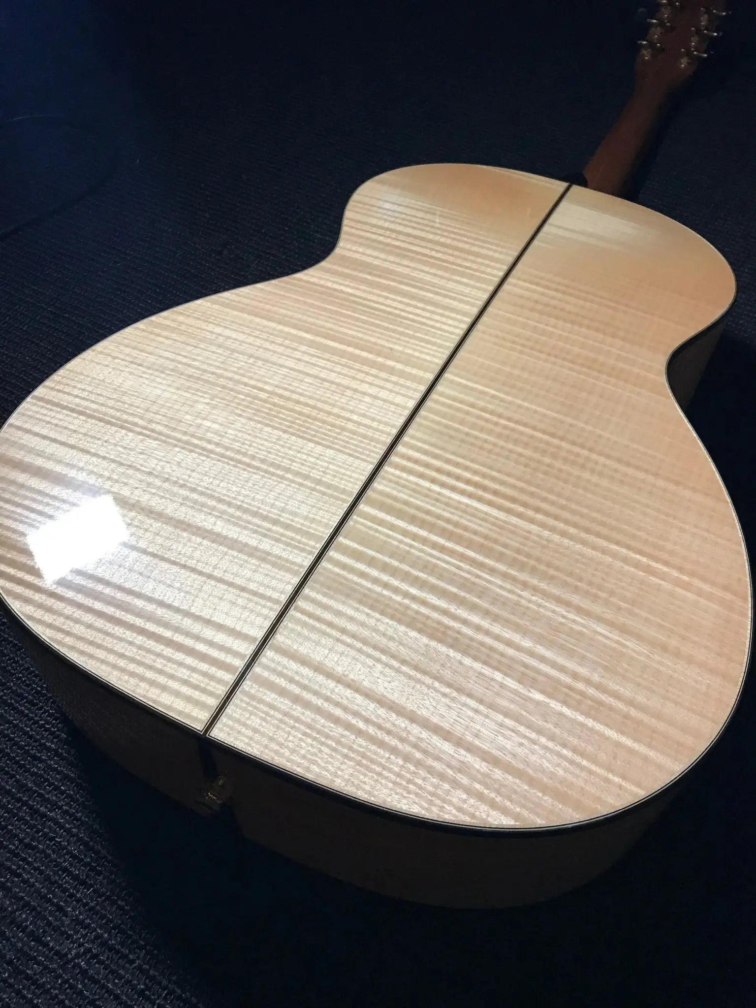Auden Artist 45 Chester Maple Fullbody. - Richards Guitars Of Stratford Upon Avon