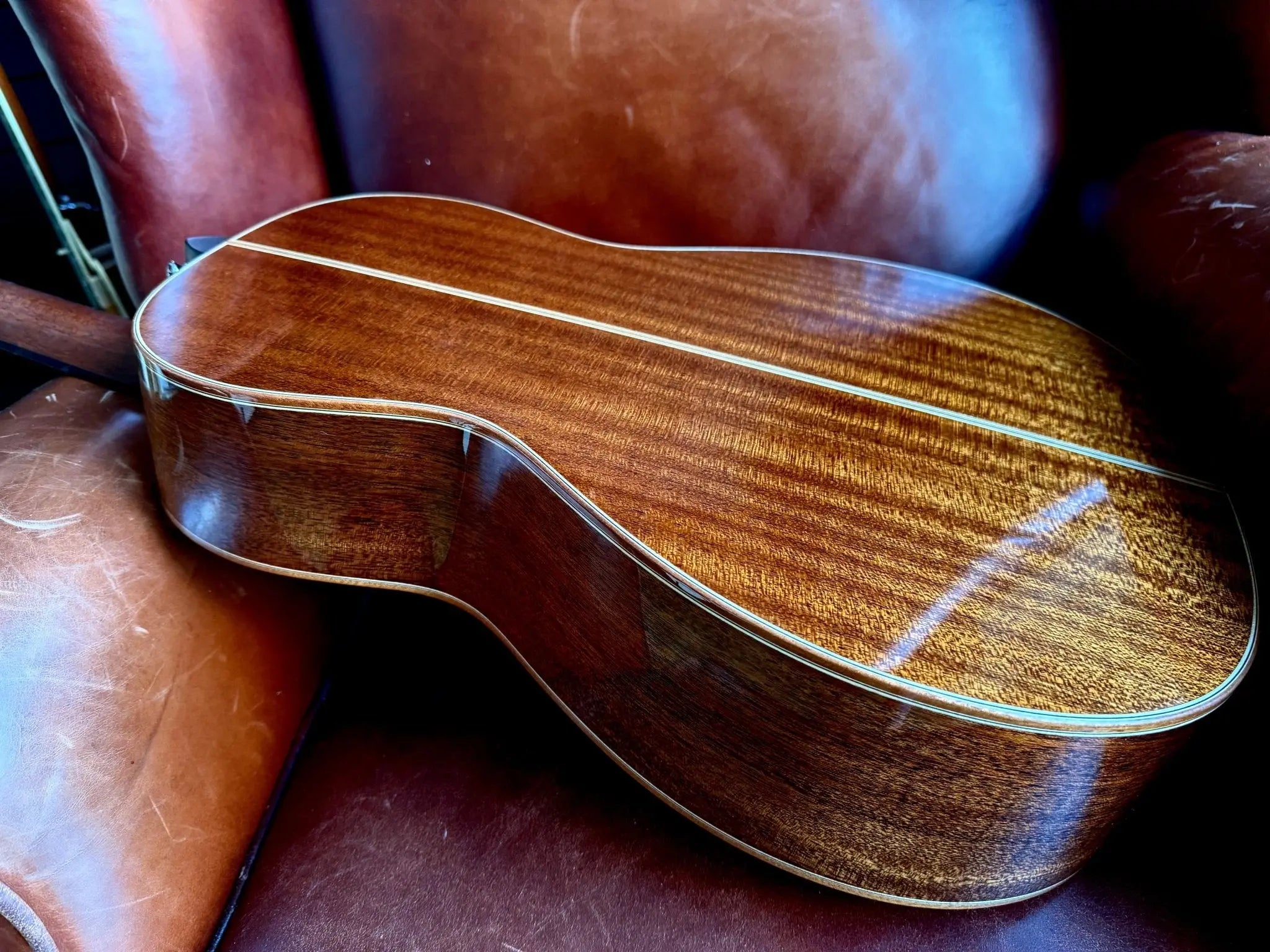 AUDEN MAHOGANY SERIES – EMILY ROSE FULL BODY - Richards Guitars Of Stratford Upon Avon