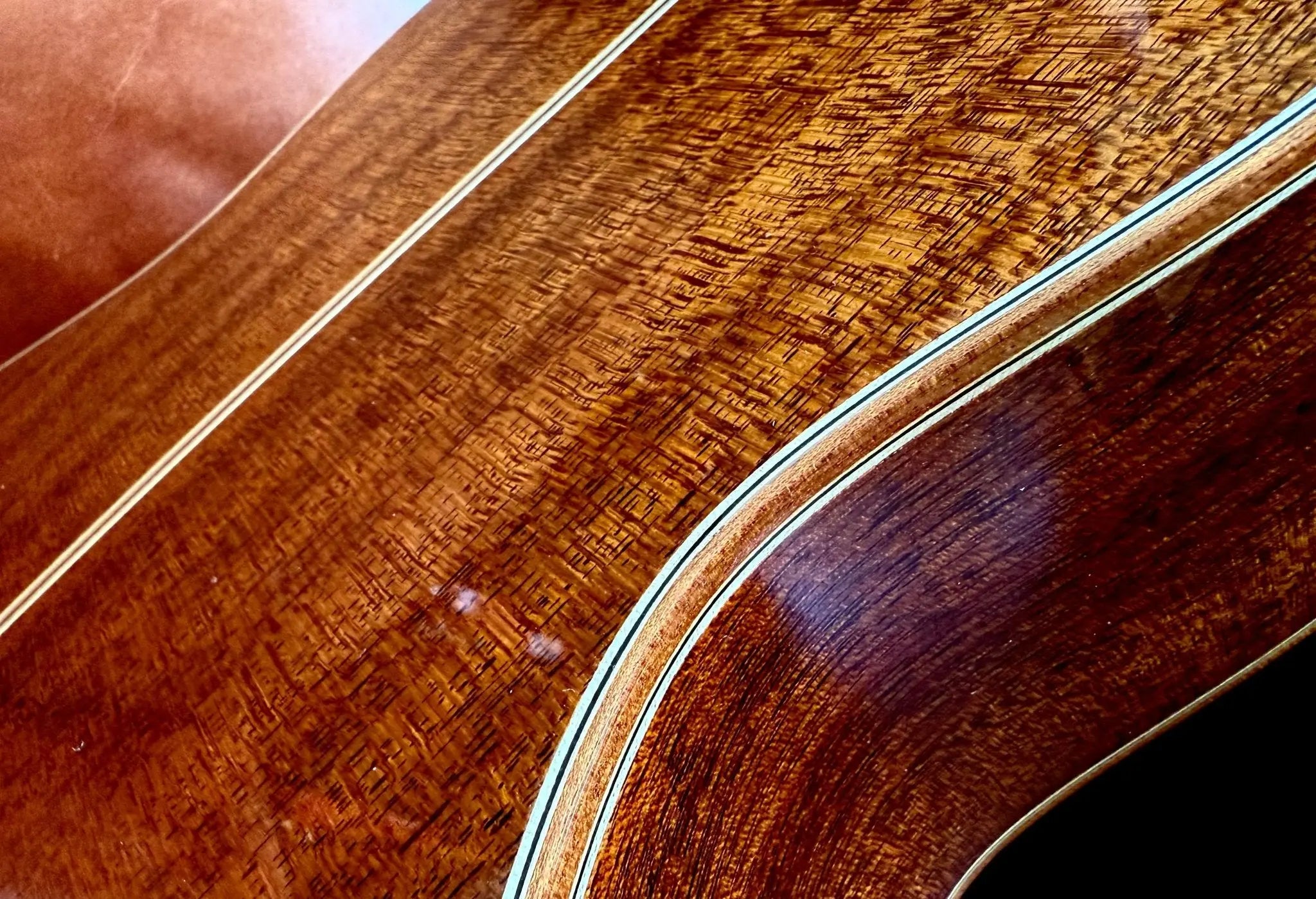AUDEN MAHOGANY SERIES – EMILY ROSE FULL BODY - Richards Guitars Of Stratford Upon Avon