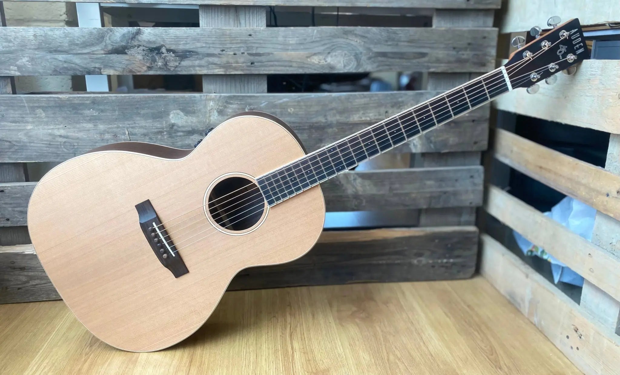 Auden Neo 45 Chester Cedar/Rosewood Full body. - Richards Guitars Of Stratford Upon Avon