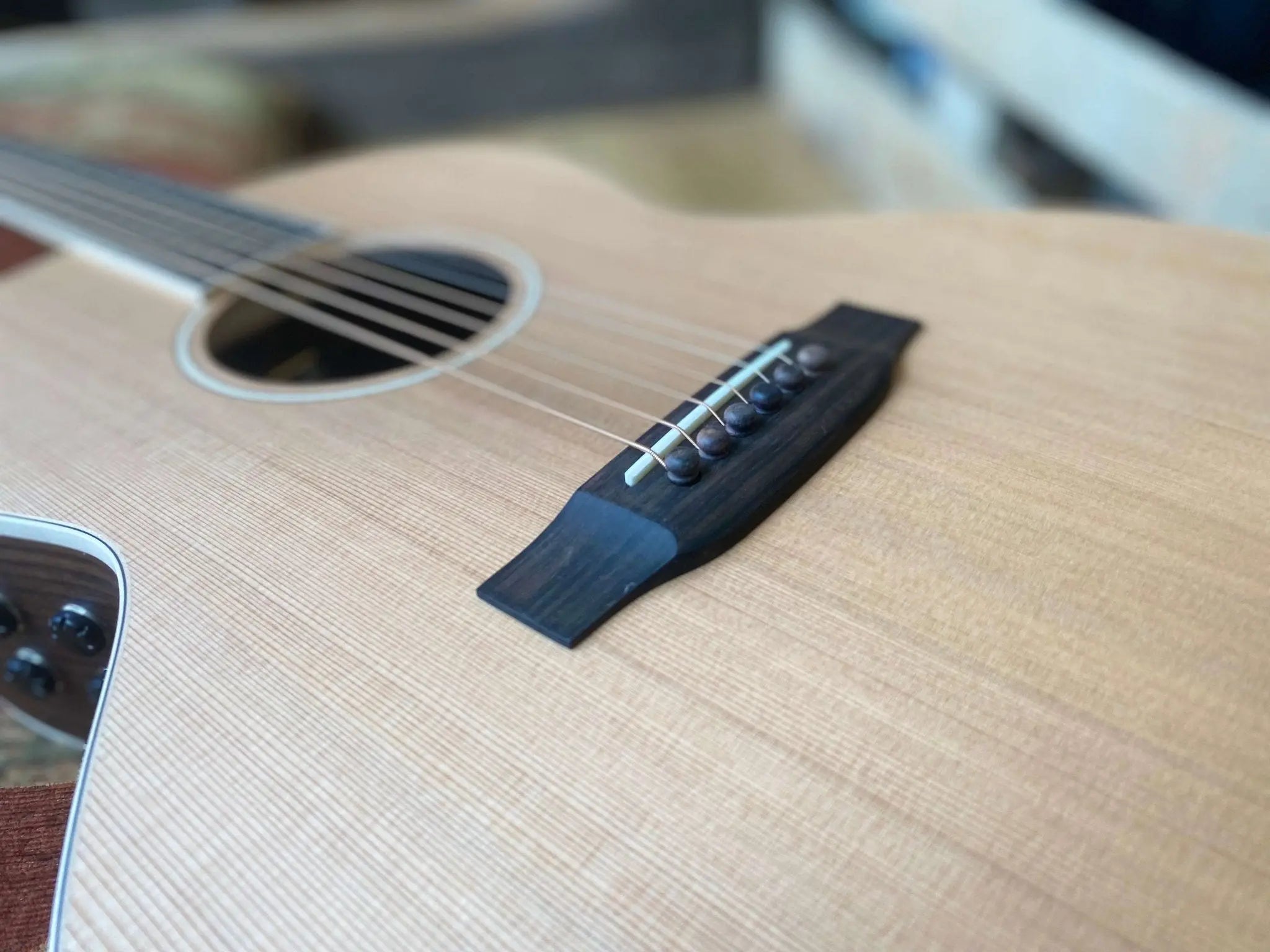 Auden Neo 45 Chester Cedar/Rosewood Full body. - Richards Guitars Of Stratford Upon Avon