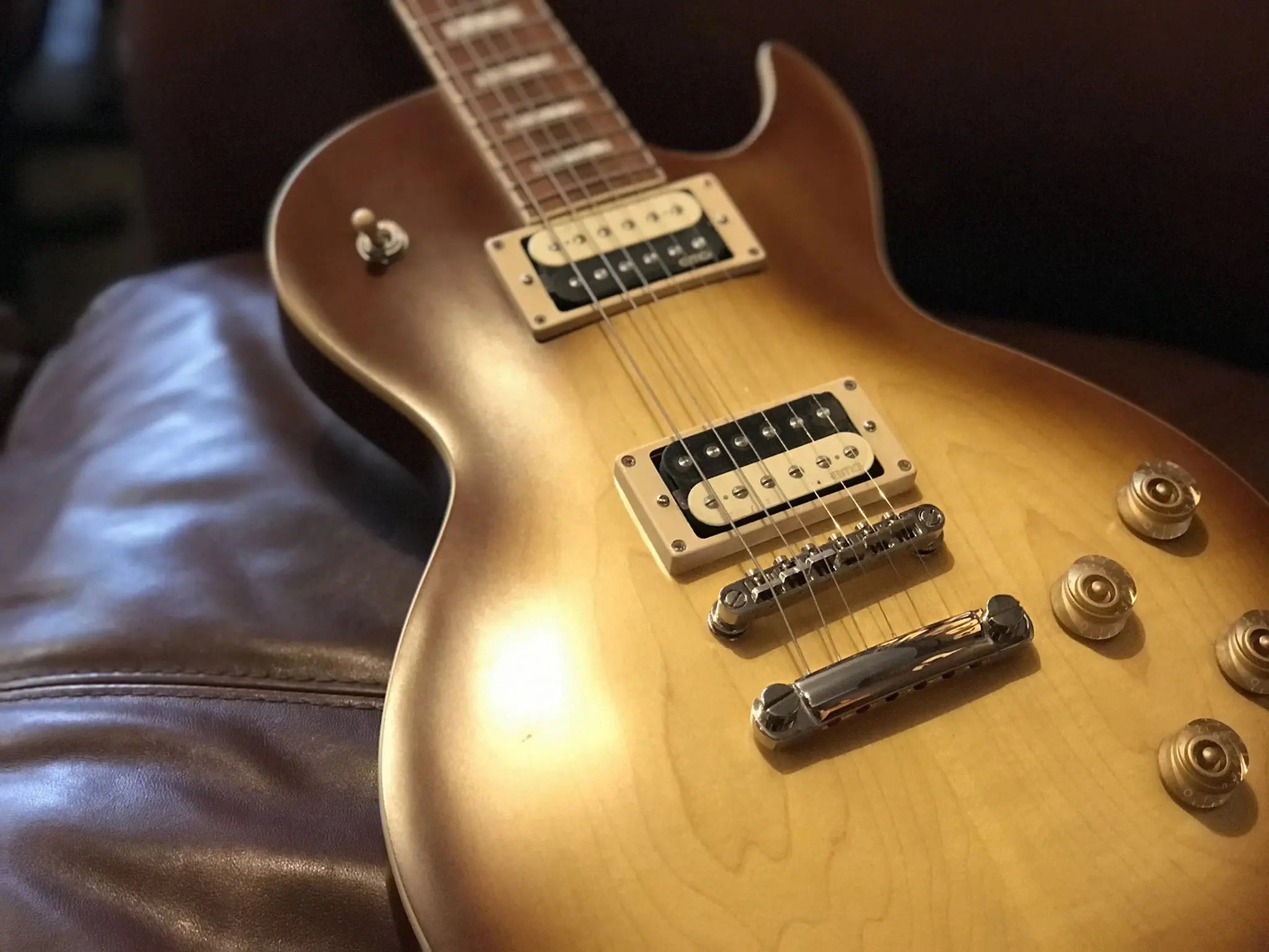 Cort CR300 Aged Vintage Burst - Richards Guitars Of Stratford Upon Avon