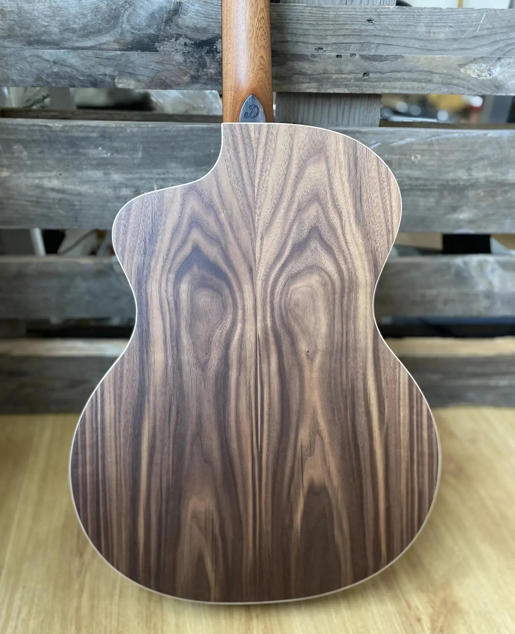 Dowina Walnut Tribute GAC - Richards Guitars Of Stratford Upon Avon