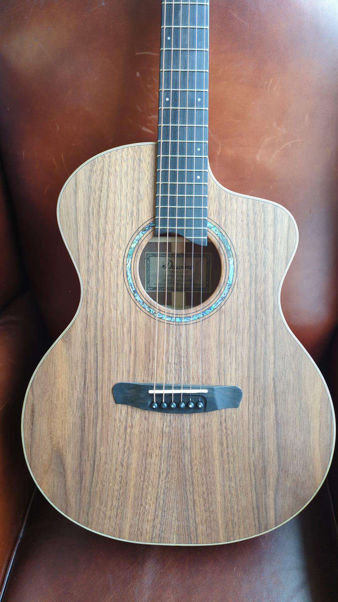 Dowina Walnut Tribute GAC - Richards Guitars Of Stratford Upon Avon