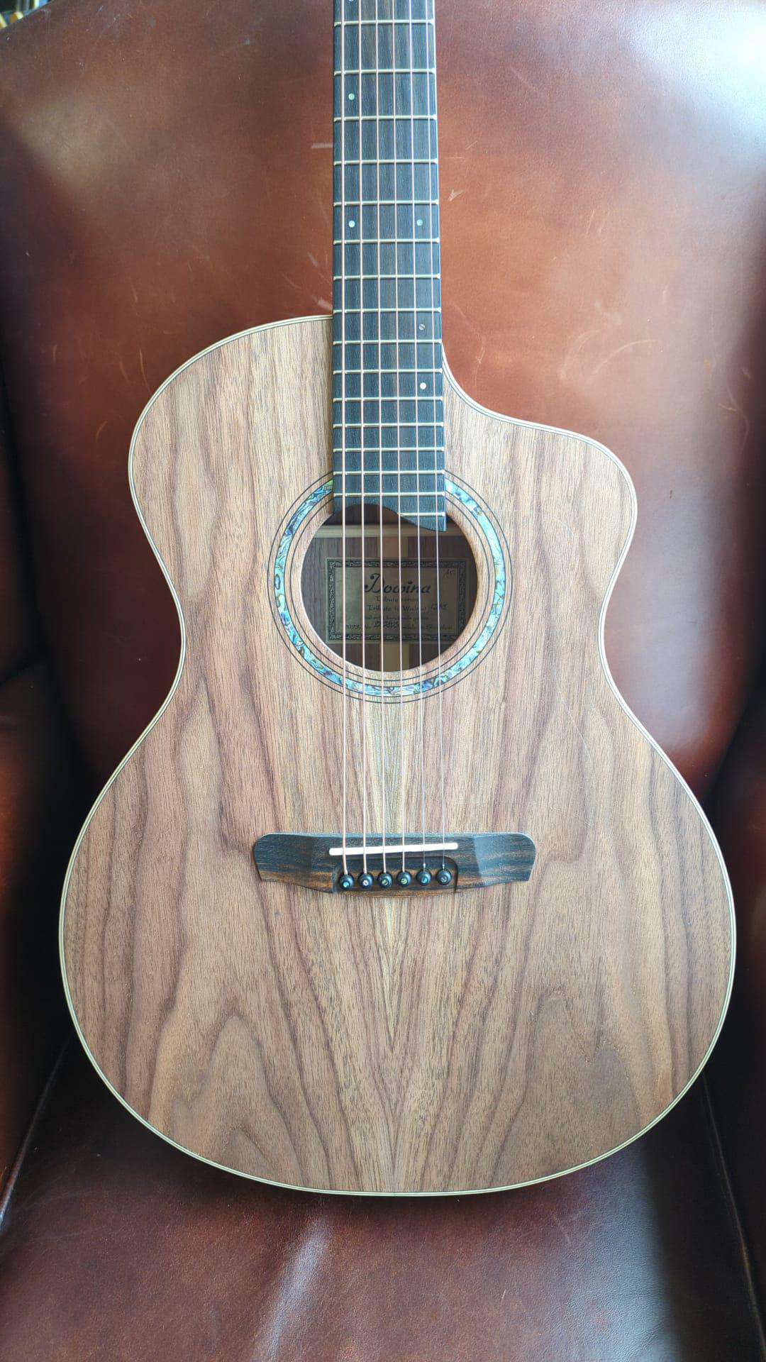 Dowina Walnut Tribute GAC - Richards Guitars Of Stratford Upon Avon
