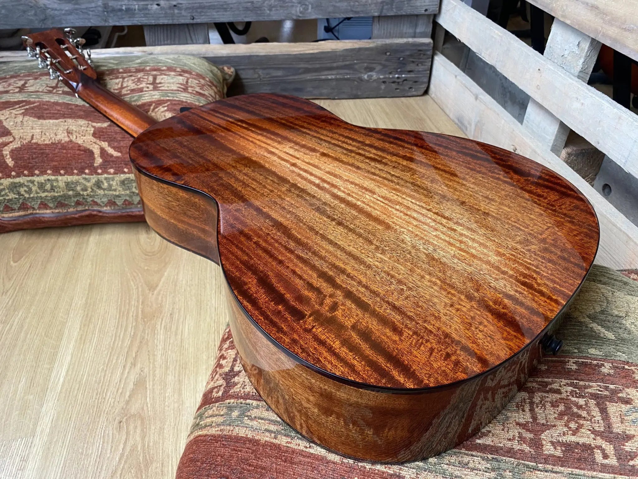 Eastman E10 OO TC Parlor Acoustic (Price inc. Custom Pro Setup Package) - Richards Guitars Of Stratford Upon Avon