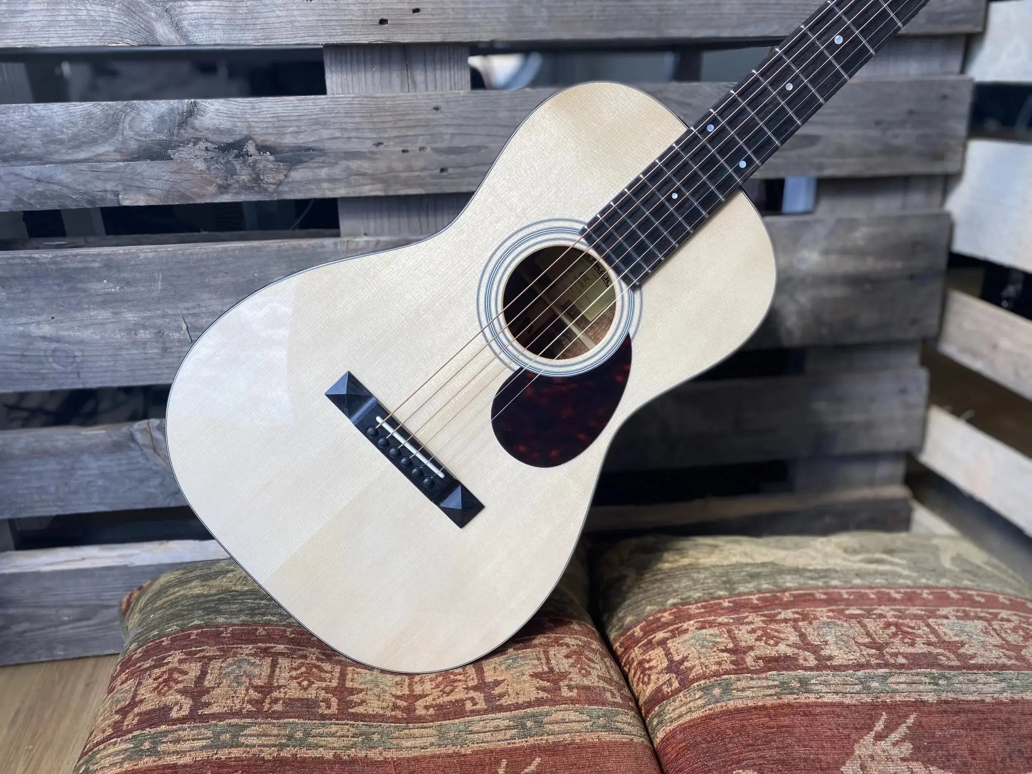 Eastman E10PL Parlour model Left handed (Price inc. Custom Pro Setup Package) - Richards Guitars Of Stratford Upon Avon
