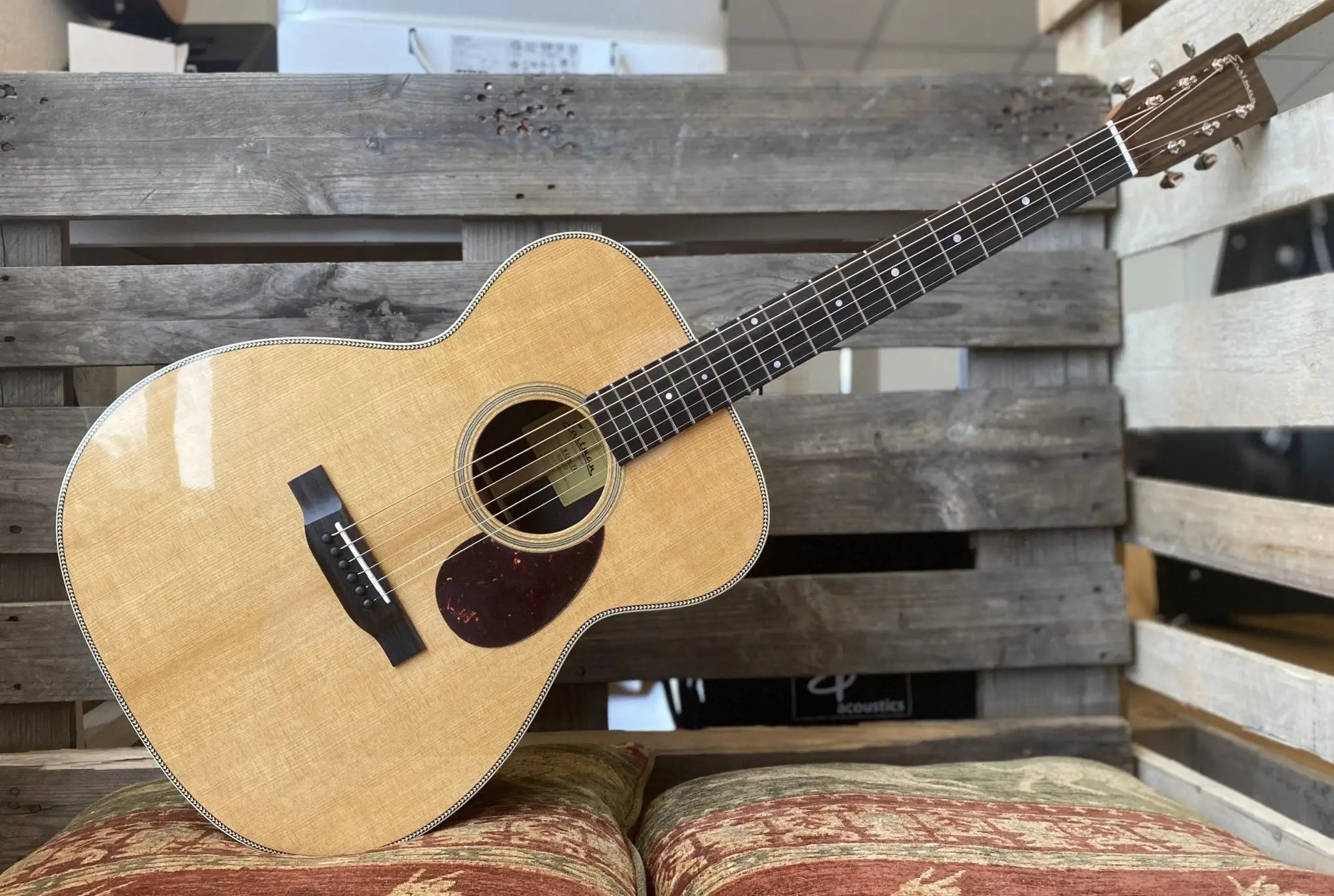 Eastman E8OM TC (Price inc. Custom Pro Setup Package) - Richards Guitars Of Stratford Upon Avon