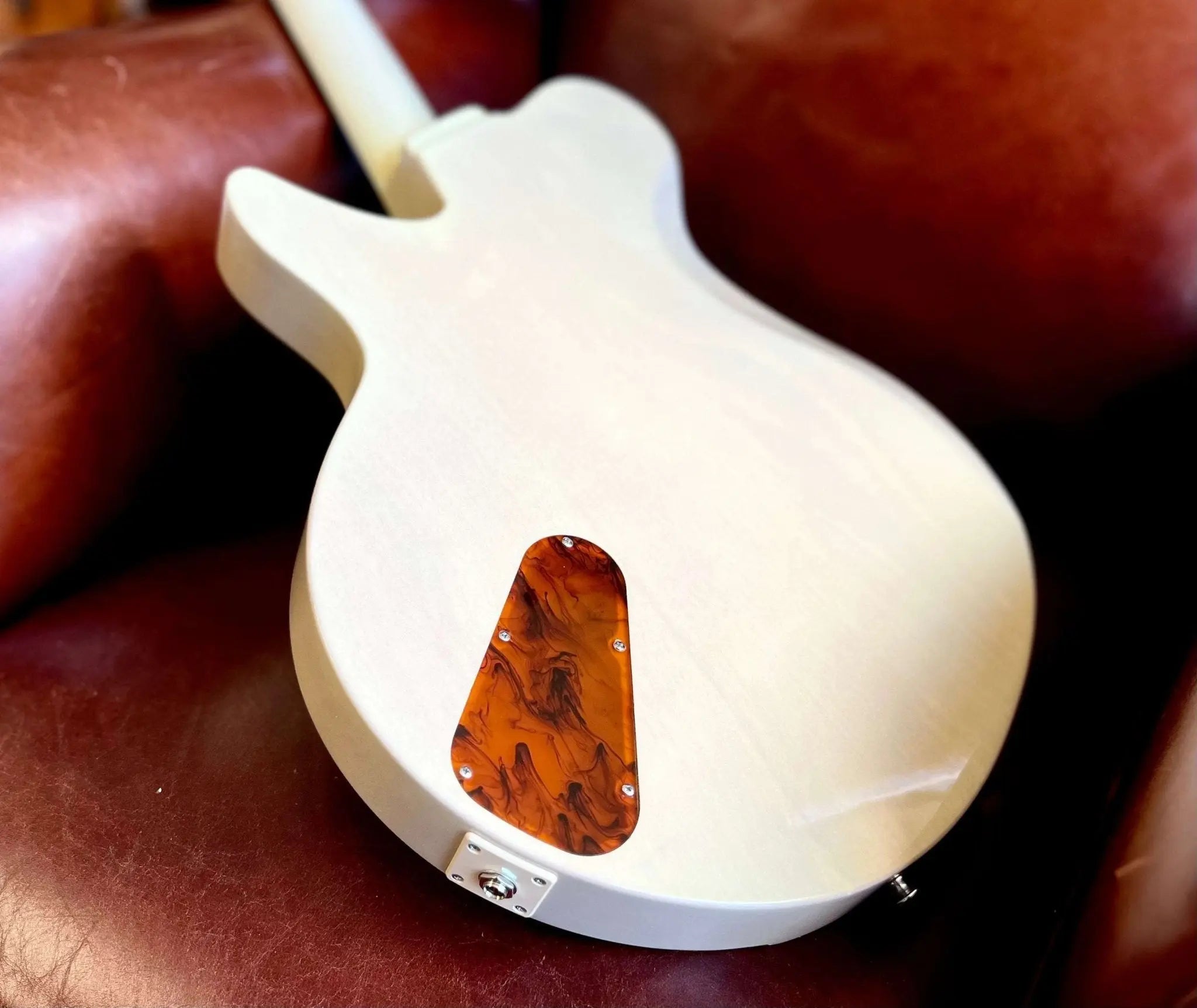 Eastman Juliet - PB Pomona Blonde (Price inc. Custom Pro Setup Package) - Richards Guitars Of Stratford Upon Avon