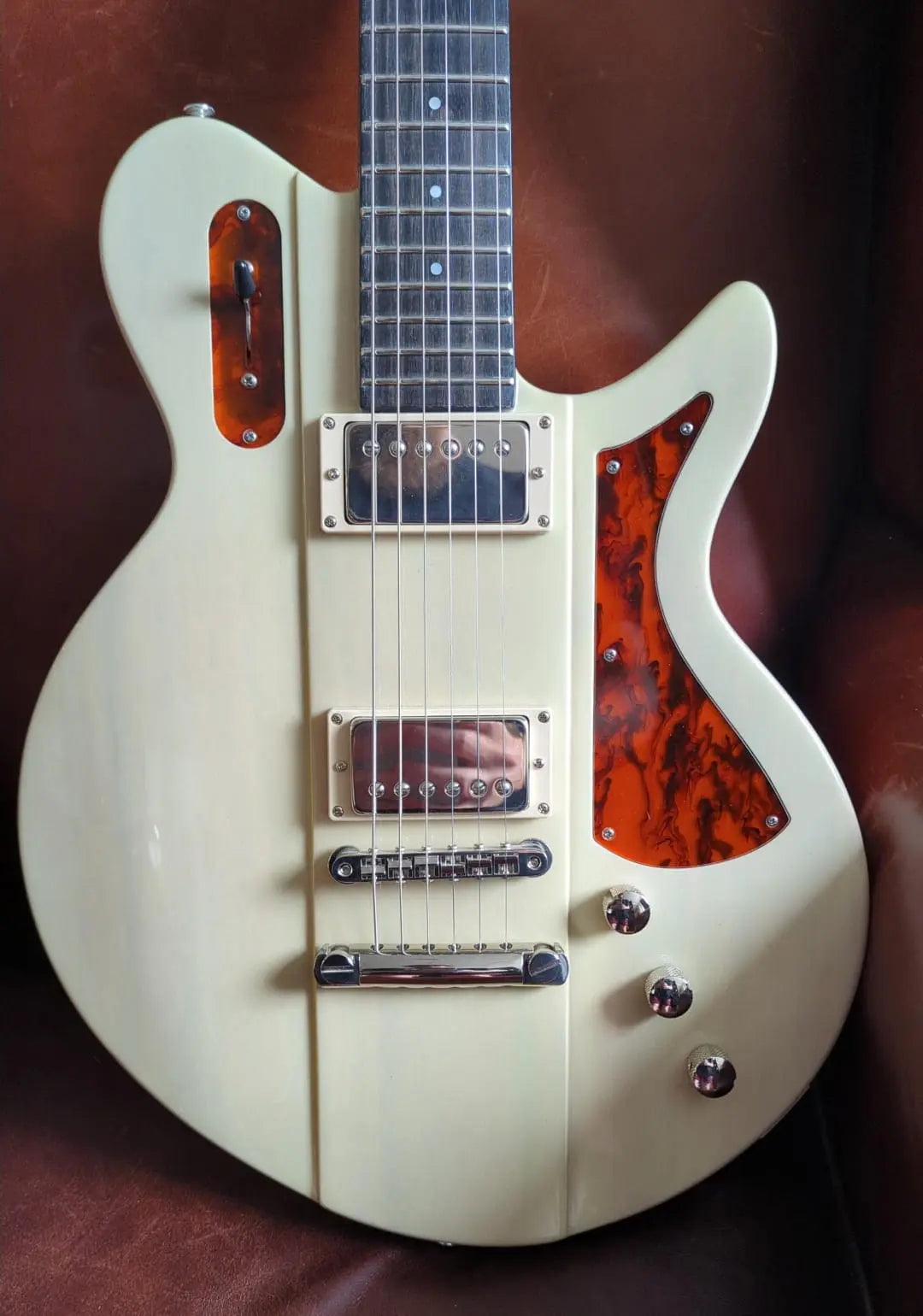Eastman Juliet - PB Pomona Blonde (Used) - Richards Guitars Of Stratford Upon Avon